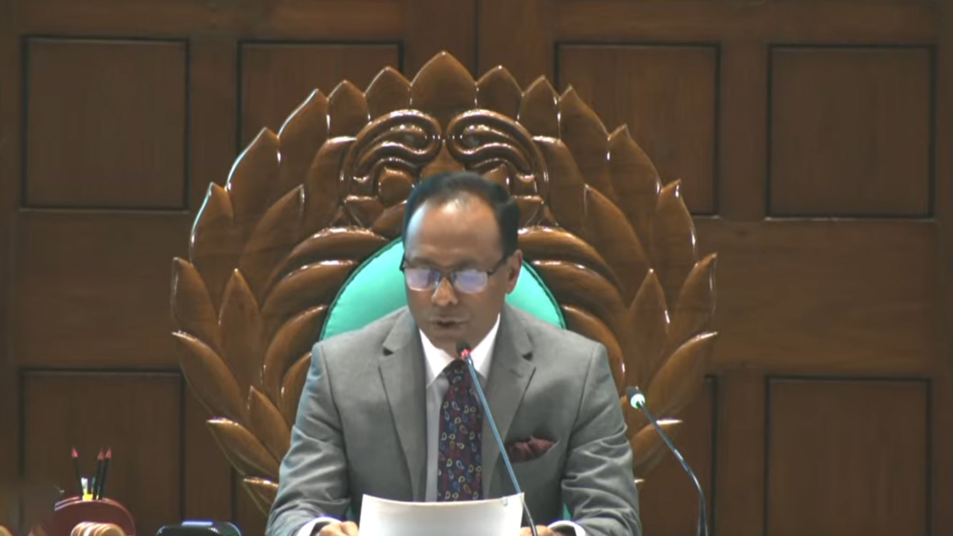 পাম্পে পাম্পে ঘুরেও তেল পাচ্ছেন না এমপিরা, সংসদে ক্ষোভ