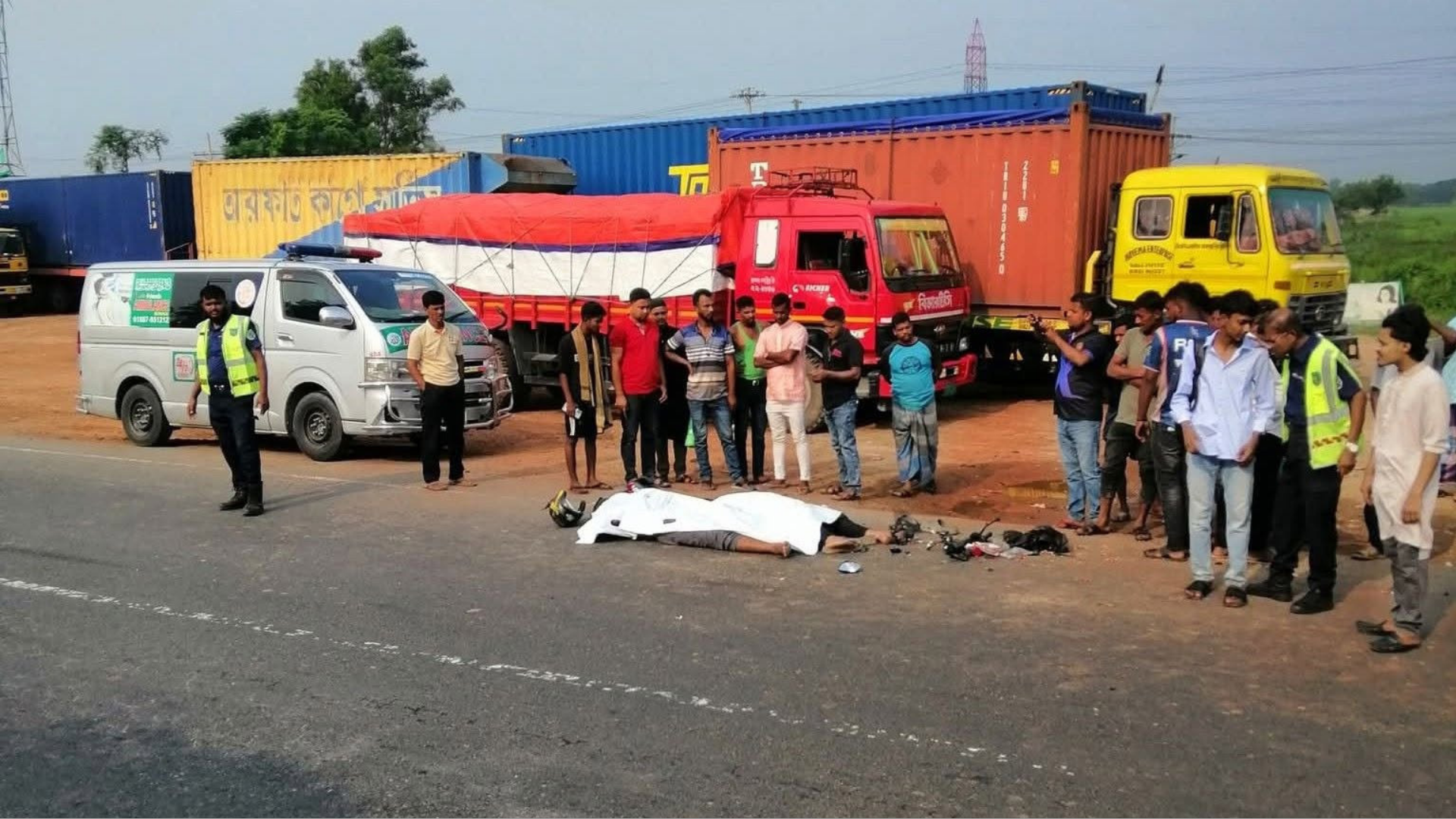 দাঁড়িয়ে থাকা বাসে মোটরসাইকেলের ধাক্কা, নিহত ২