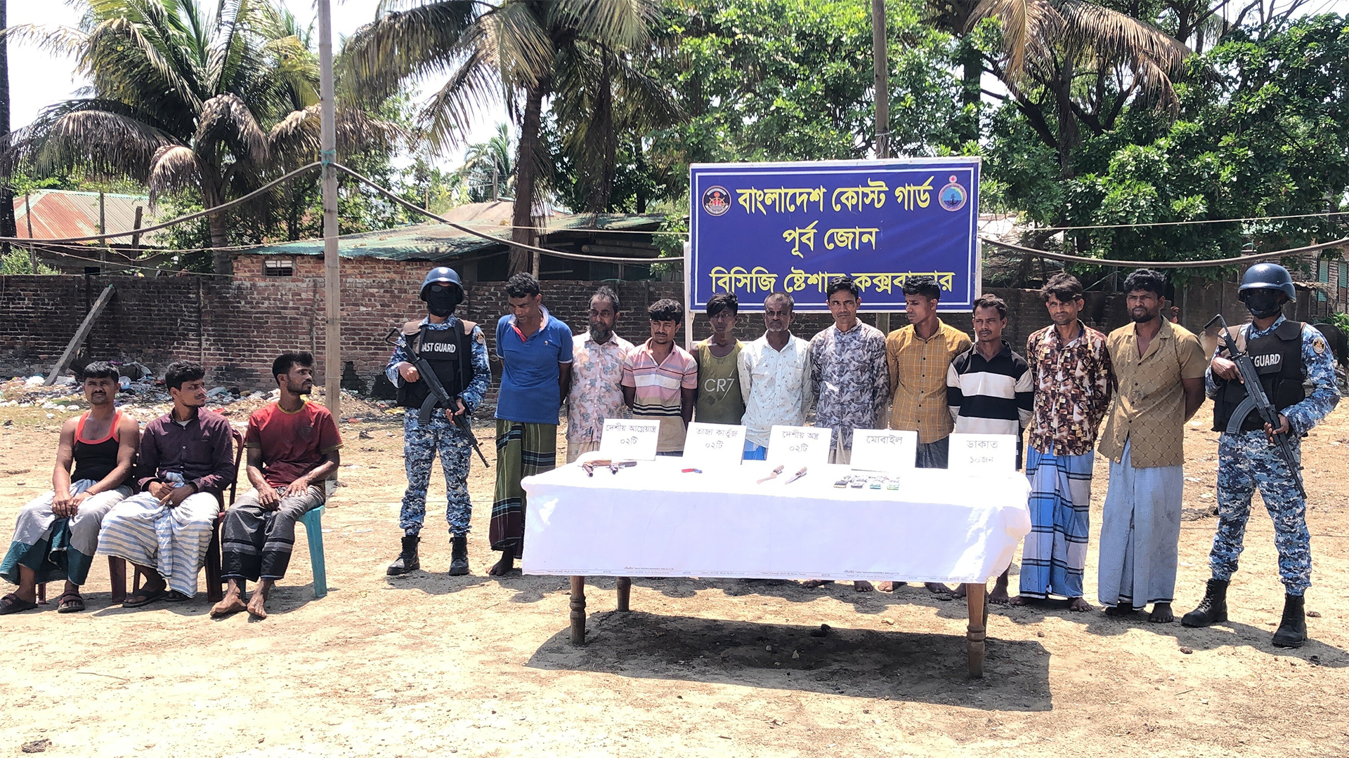 কক্সবাজার উপকূলে পারভেজ বাহিনীর ১০ দস্যুসহ আটক ১৮, উদ্ধার ১২