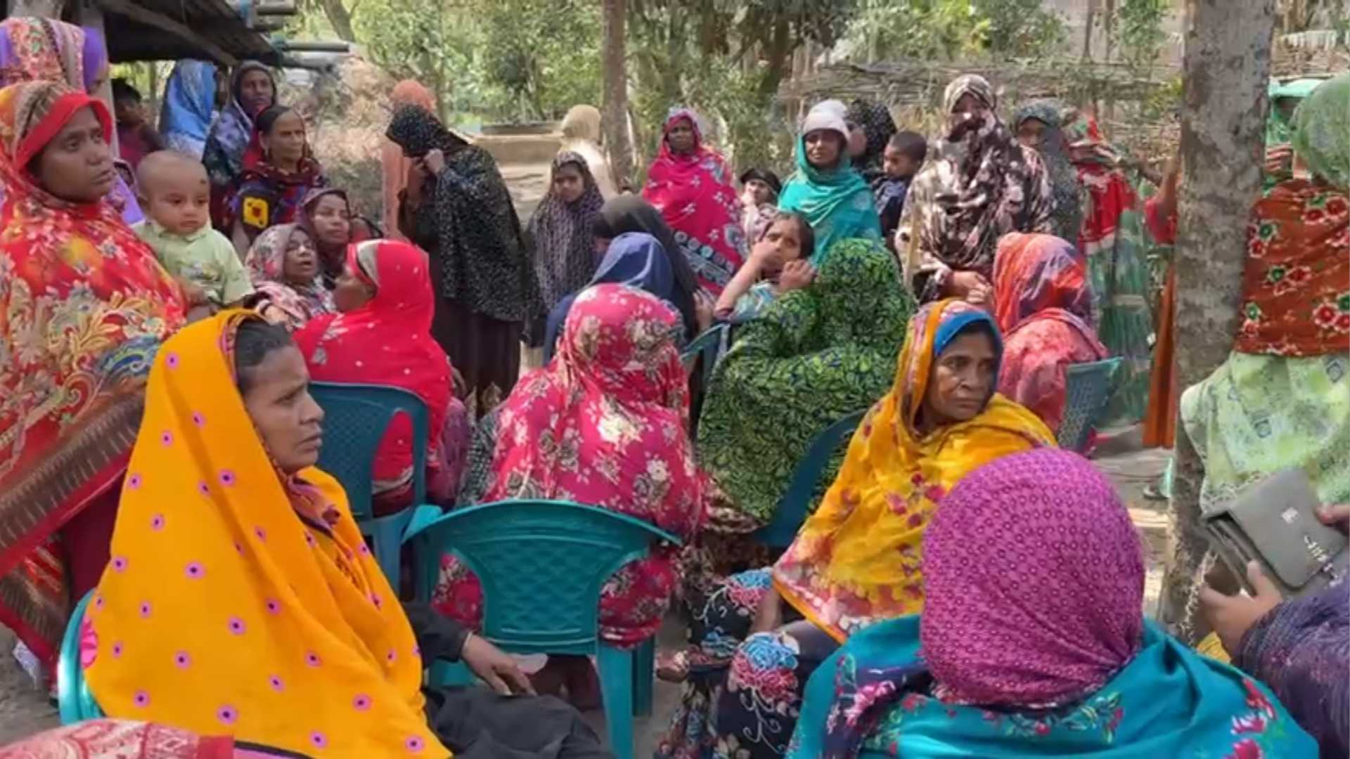 ট্রাকচাপায় নিহত ছেলে-পুত্রবধূ-নাতনী: মায়ের ধারণা তারা চিকিৎসা শেষে ফিরবেন