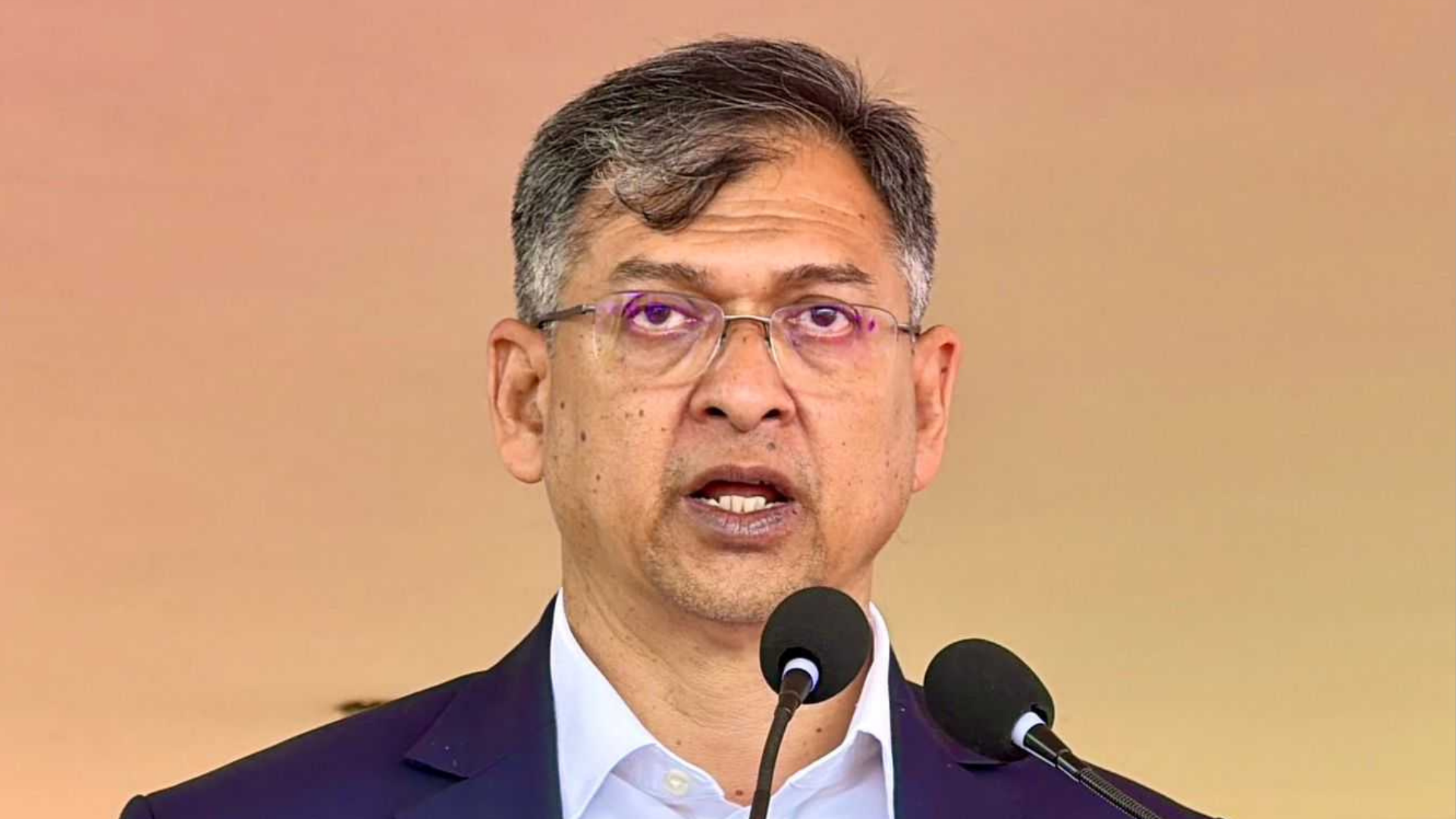 পুলিশকে কোনো বিশেষ গোষ্ঠীর লাঠিয়াল বানাতে চাই না: স্বরাষ্ট্রমন্ত্রী