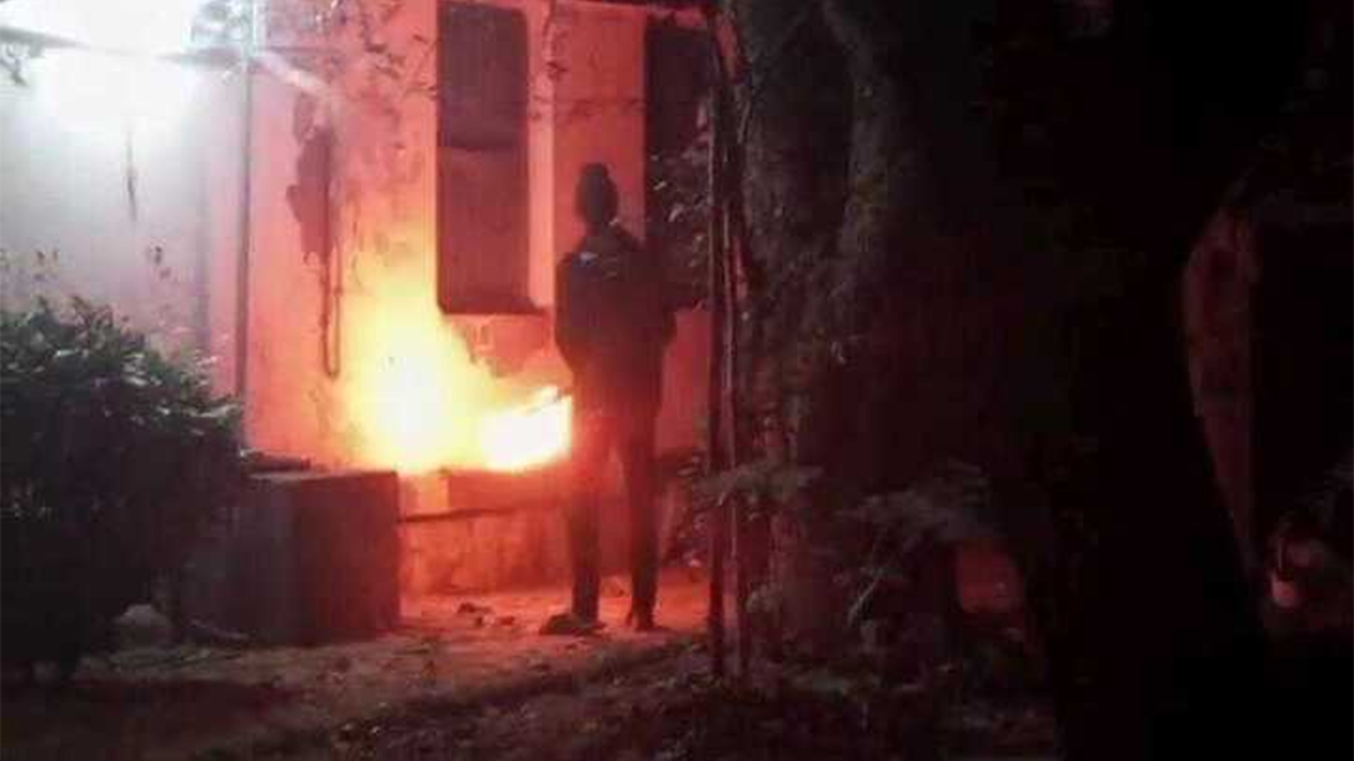 মাগুরায় বিটিভির মহাপরিচালকের বাসভবনে দুর্বৃত্তের আগুন