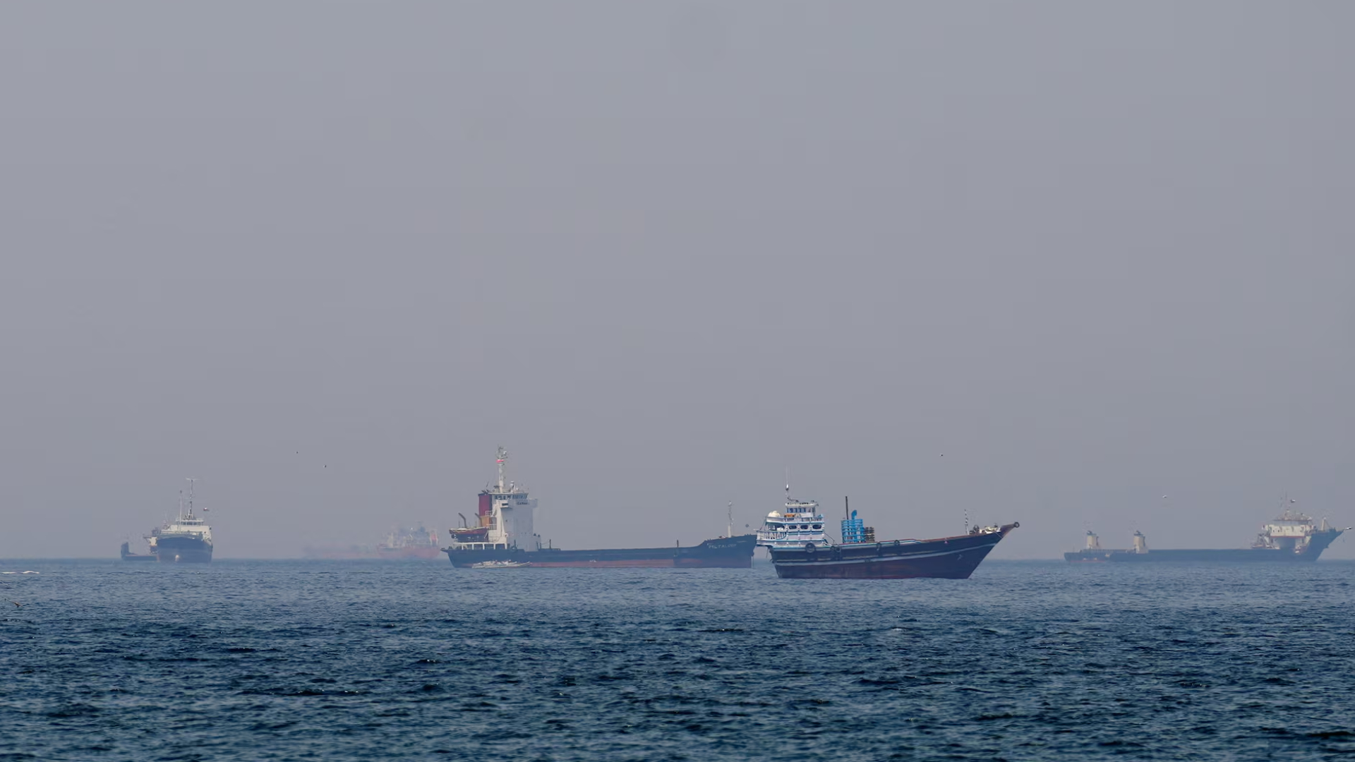 হরমুজে ‘বন্ধুপ্রতিম’ দেশগুলোর কাছ থেকে ফি নেবে না ইরান: রিপোর্ট