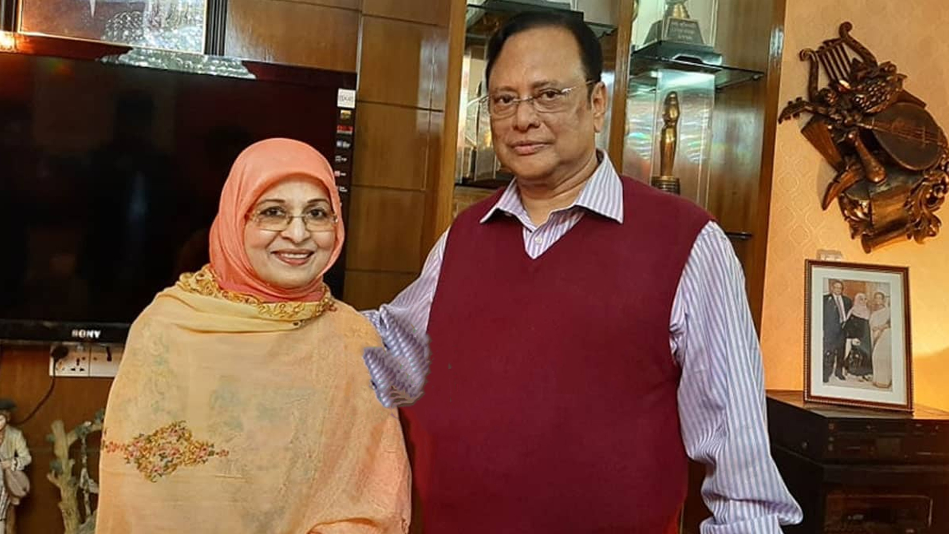 দেশে ফিরেছেন শাবানা?