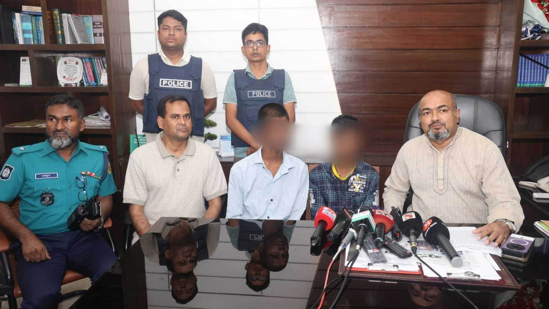 মালয়েশিয়ায় পাচার হওয়া দুই কিশোর উদ্ধার, আট মানবপাচারকারী গ্রেফতার