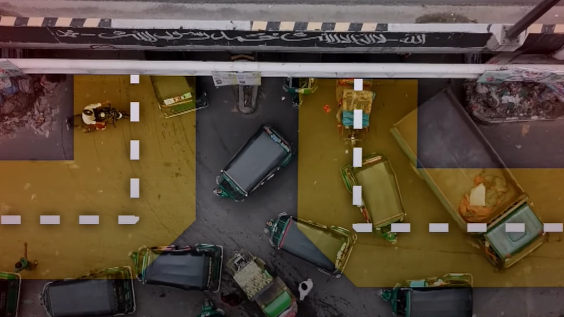 সড়কে যানবাহনের উল্টো চলাচলের প্রতিযোগিতায় বাড়ছে দুর্ঘটনা, কমছে অর্থনীতির গতি