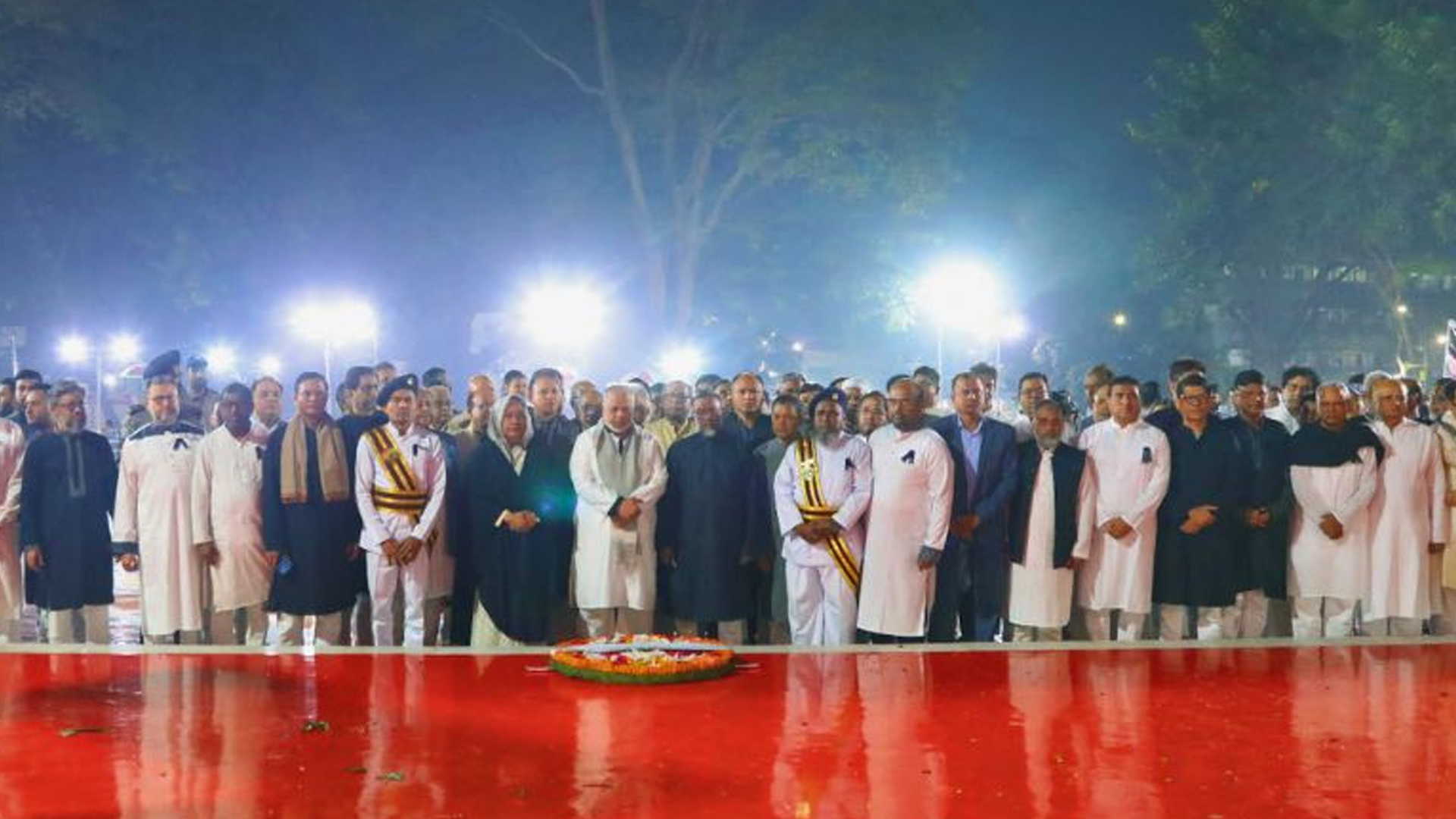 শহীদ মিনারে প্রধান বিচারপতির শ্রদ্ধা নিবেদন