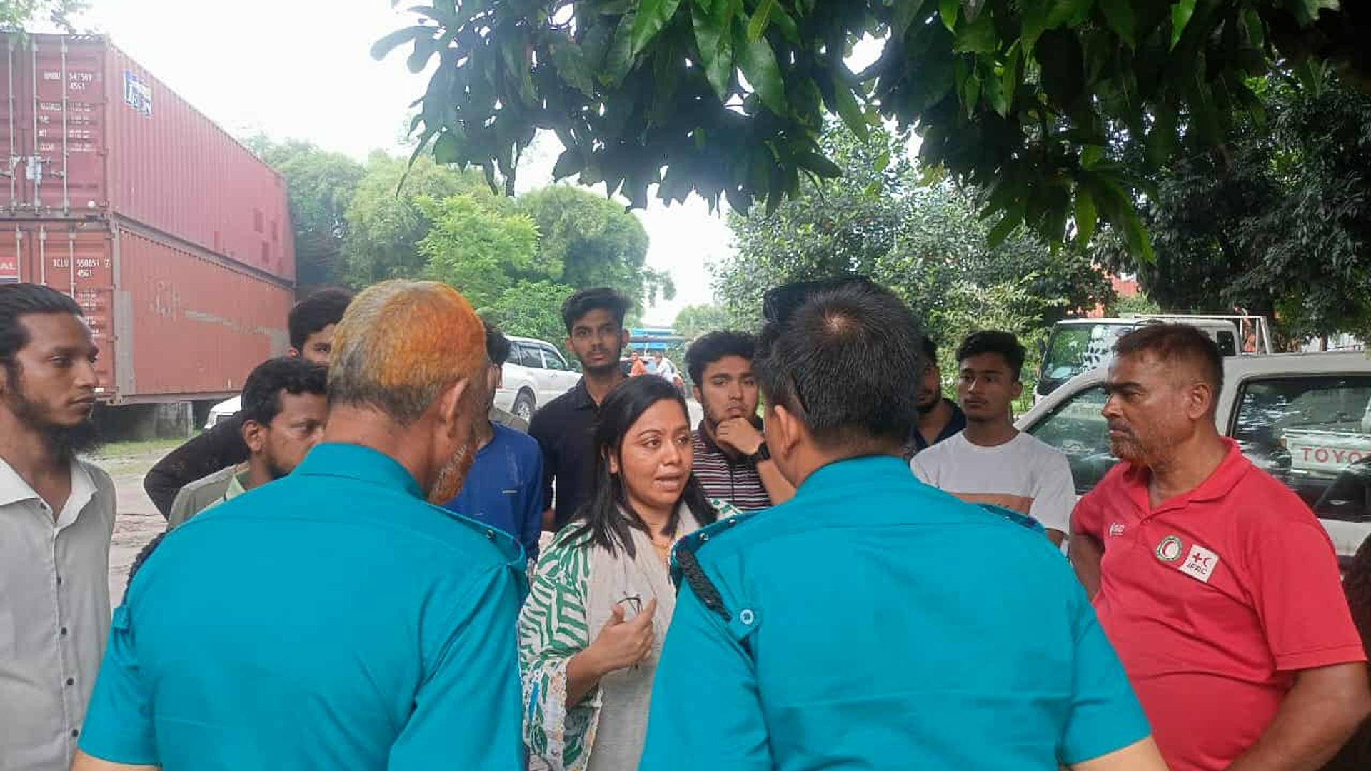 চেয়ারম্যানের পদত্যাগ দাবিতে রেড ক্রিসেন্টে বিক্ষোভ
