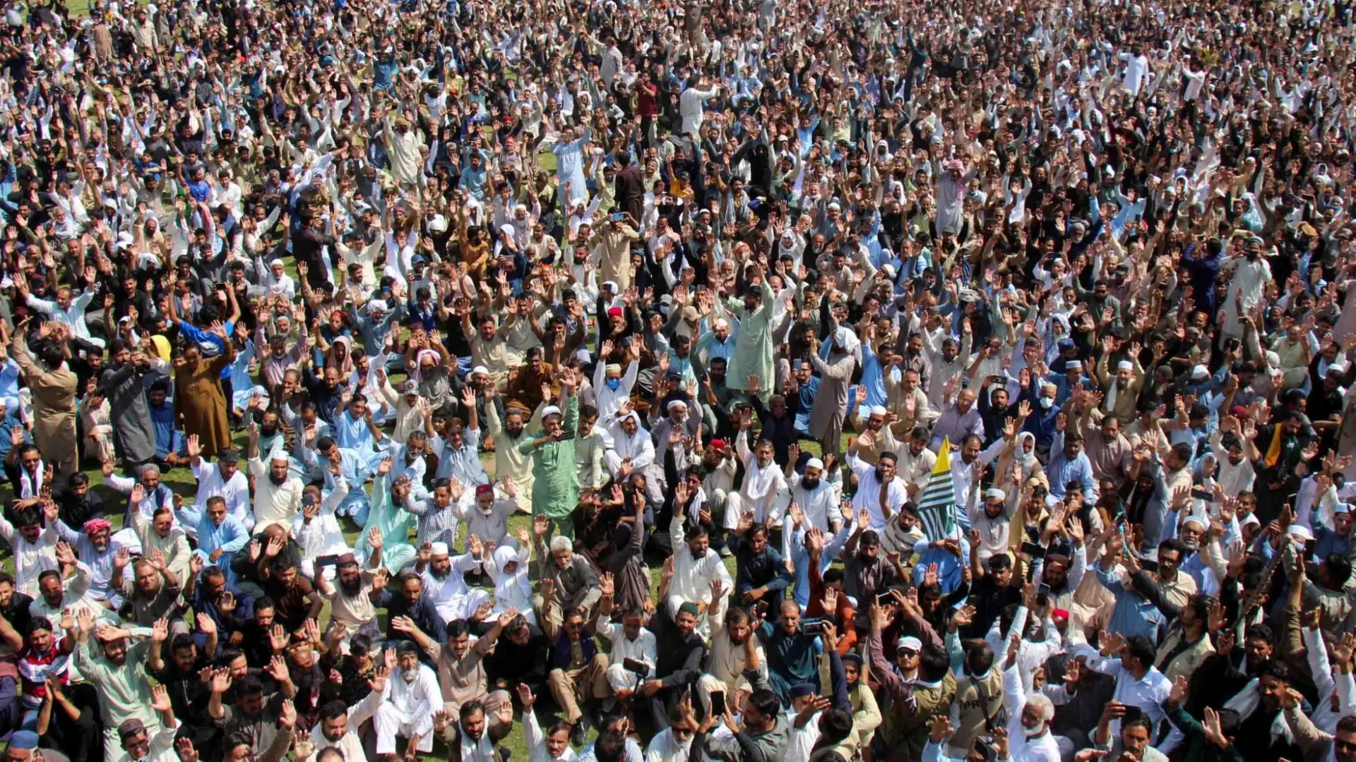 সহিংস বিক্ষোভে অচল পাকিস্তান-নিয়ন্ত্রিত আজাদ কাশ্মীর