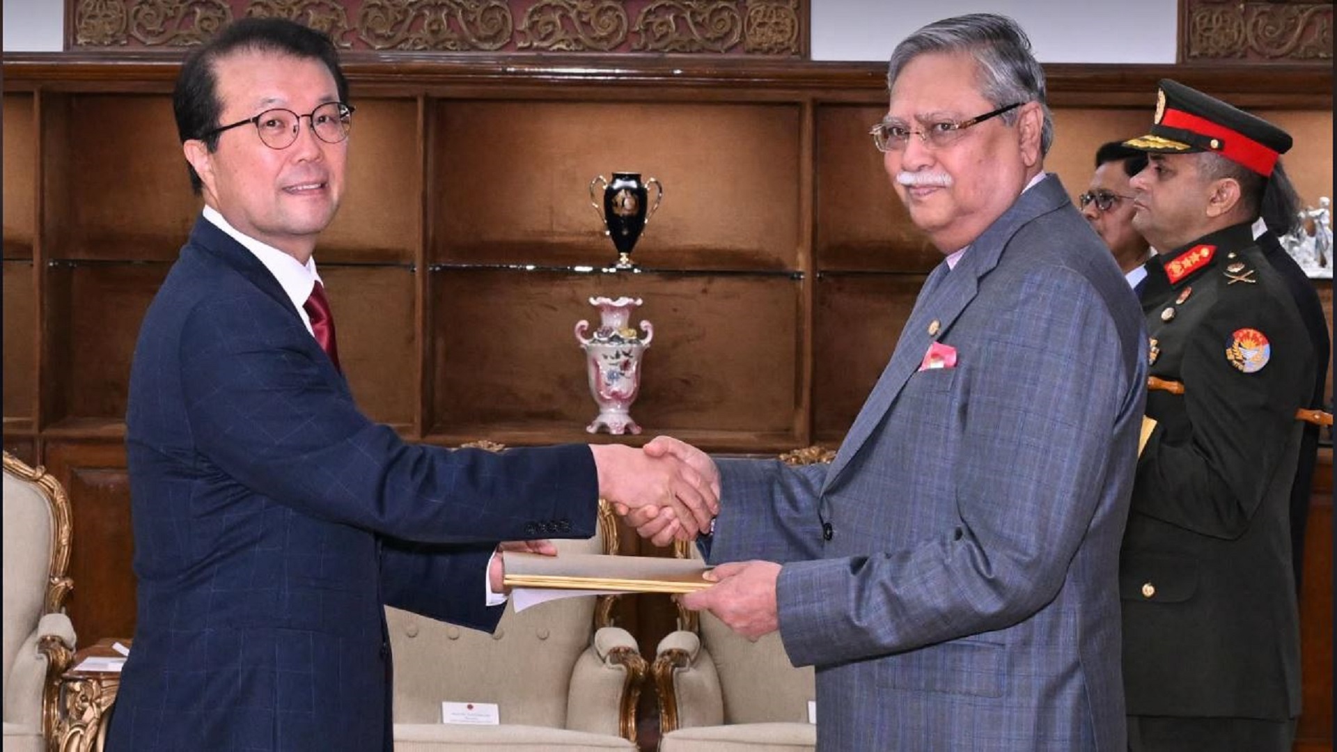 দ্বিপাক্ষিক বাণিজ্য ও বিনিয়োগ বাড়াতে দক্ষিণ কোরিয়া