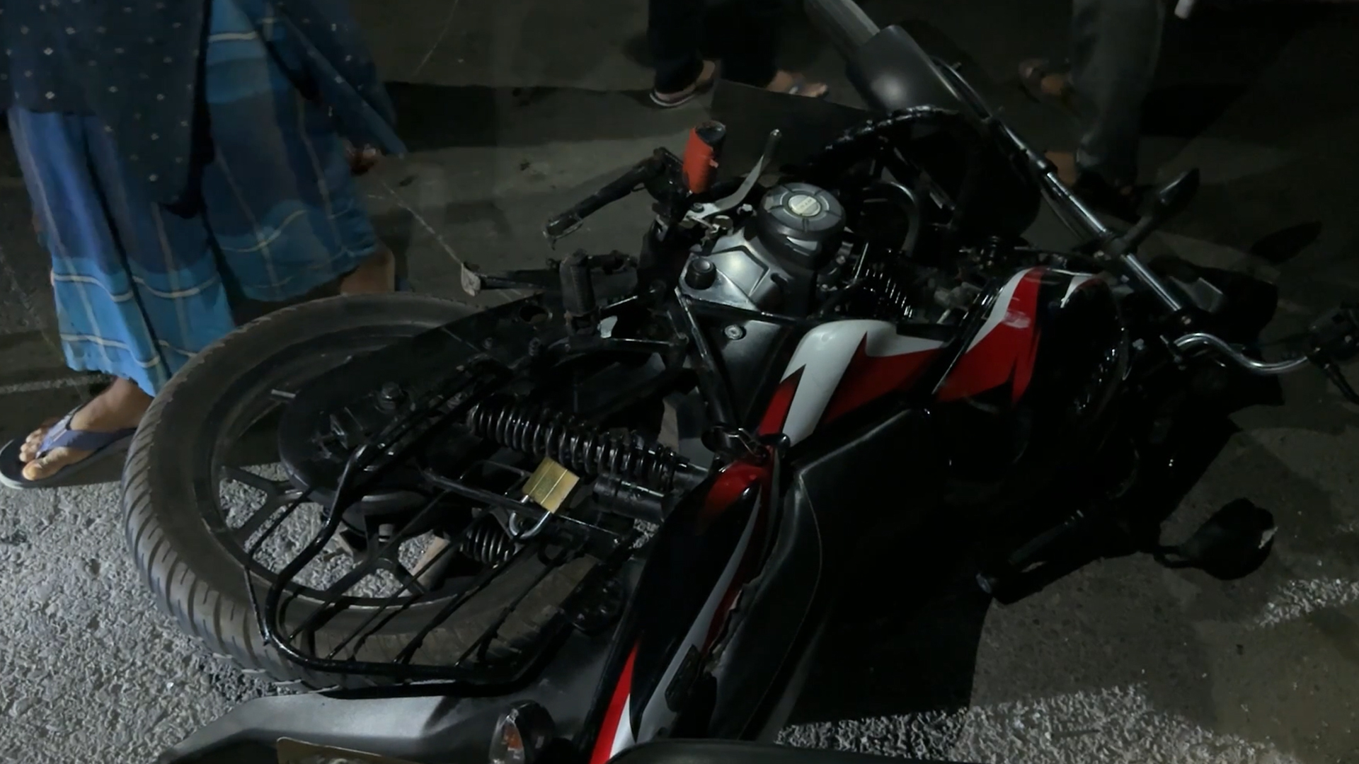 খুলনায় সড়ক দুর্ঘটনায় স্বামী-স্ত্রী নিহত