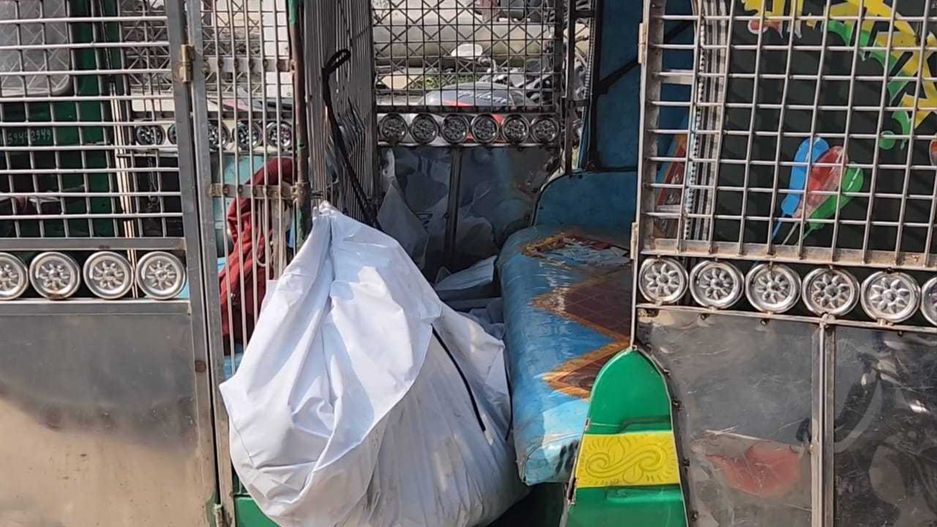 রূপগঞ্জে সড়কের পাশে পড়ে ছিল মরদেহ, পরিচয় খুঁজছে পুলিশ