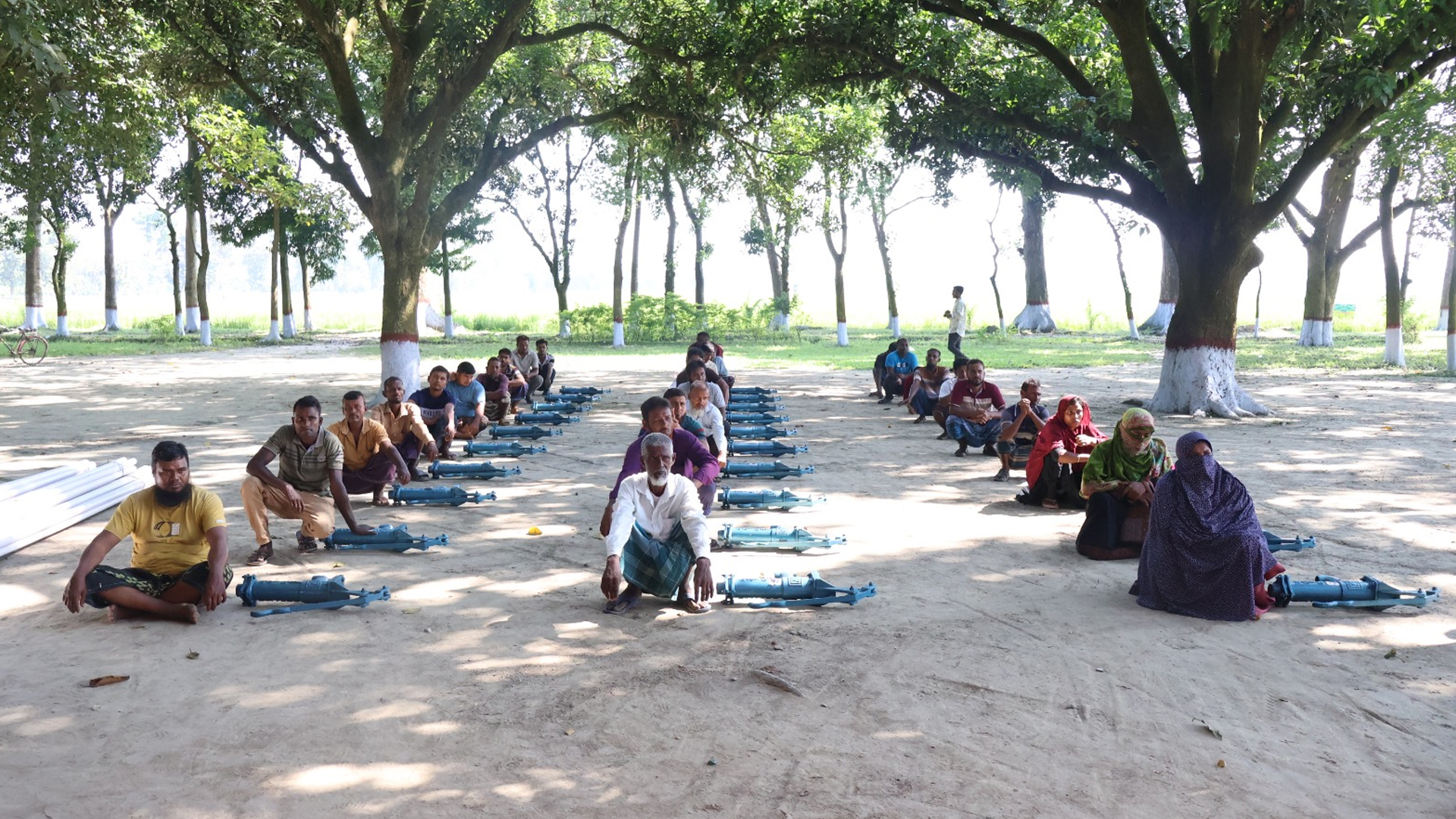 মহেশপুরে দোস্ত এইডের বিনামূল্যে টিউবওয়েল বিতরণ