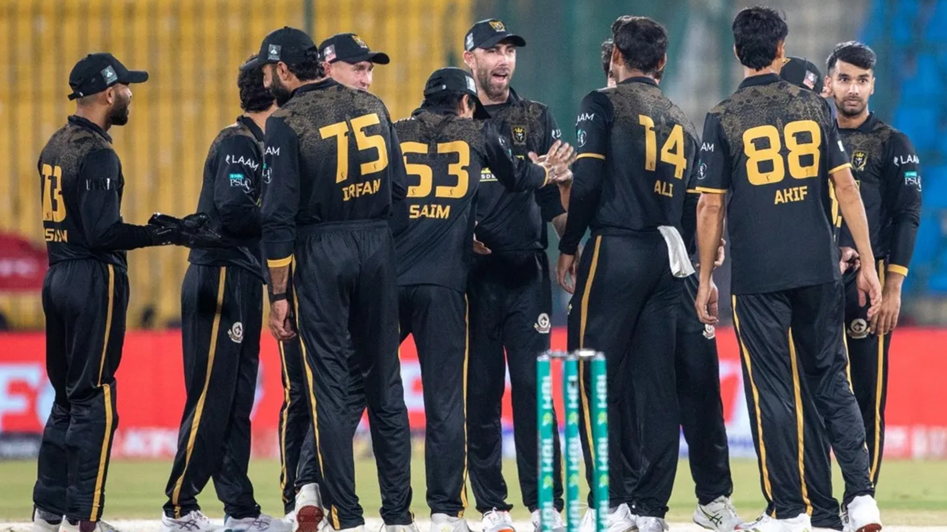 শেষ ওভারের রোমাঞ্চে ইসলামাবাদকে হারিয়ে ফাইনালে হায়দরাবাদ