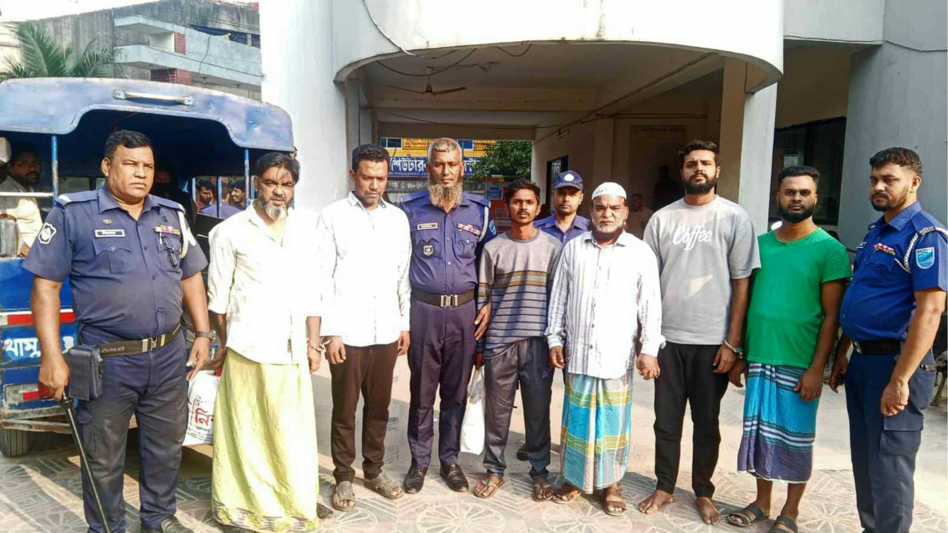 ফতুল্লায় নাশকতার পরিকল্পনার অভিযোগে আওয়ামী লীগের ৬ কর্মী গ্রেফতার