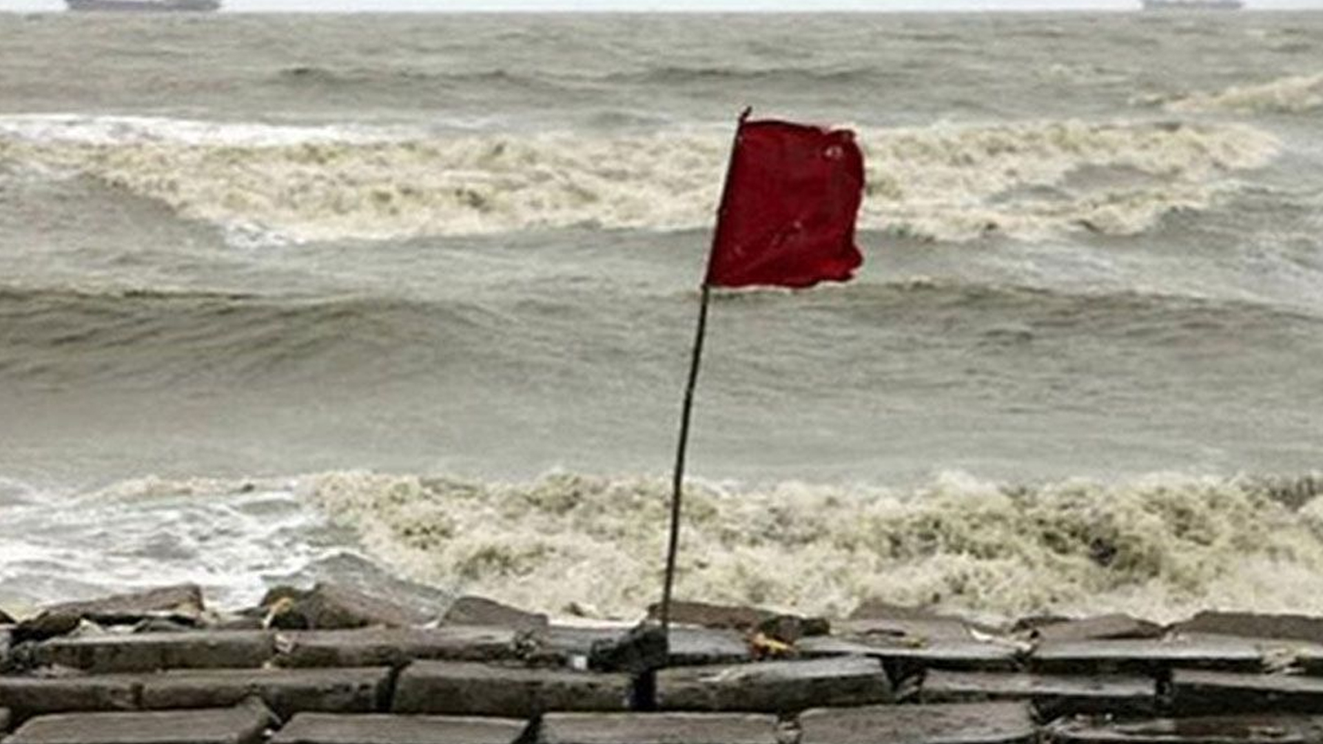 বঙ্গোপসাগরে লঘুচাপ, সমুদ্র বন্দরে ৩ নম্বর সতর্ক সংকেত