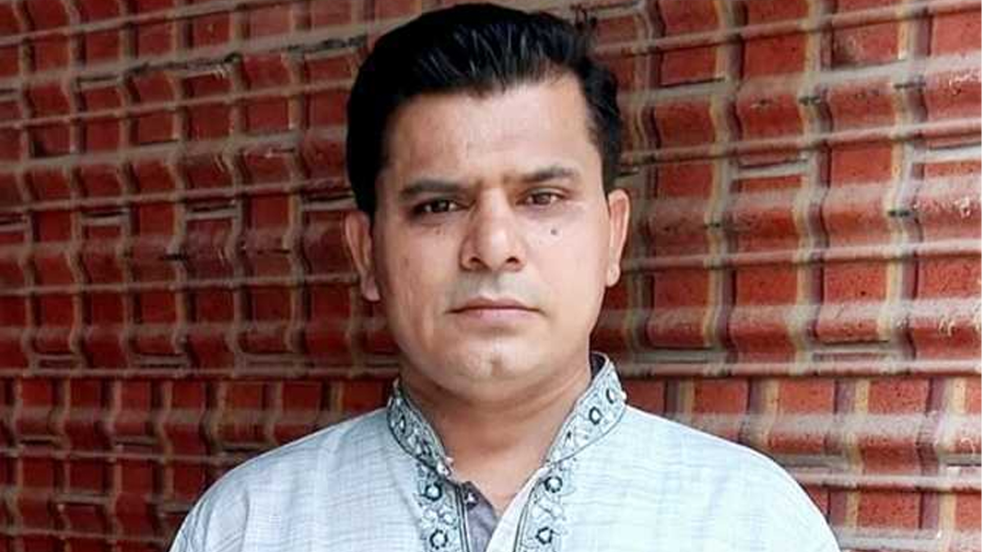 যুবলীগ নেতাকে পুুলিশের কাছ থেকে ছিনিয়ে নিয়ে গেল সমর্থকেরা