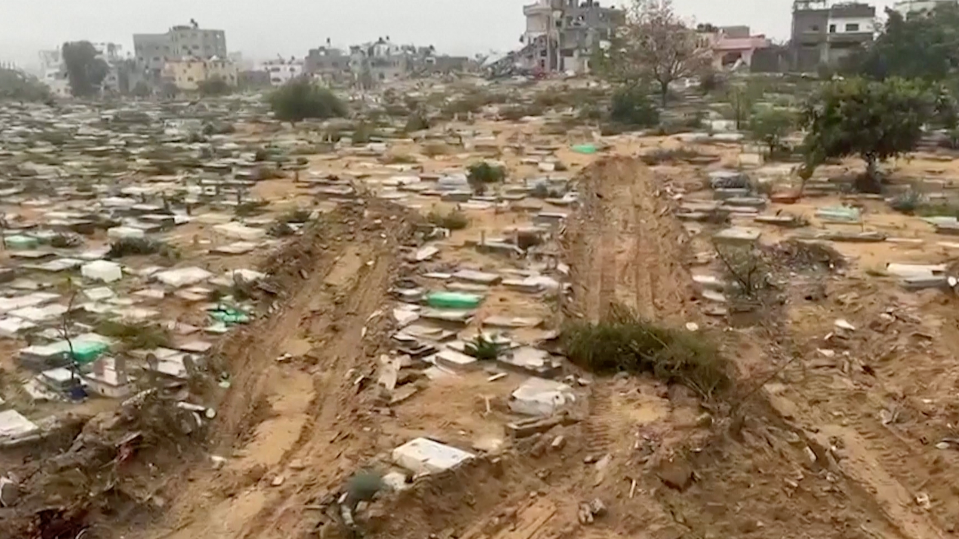 গাজায় এক লাশের খোঁজে ২০০ কবর তছনছ ইসরাইলি বাহিনীর