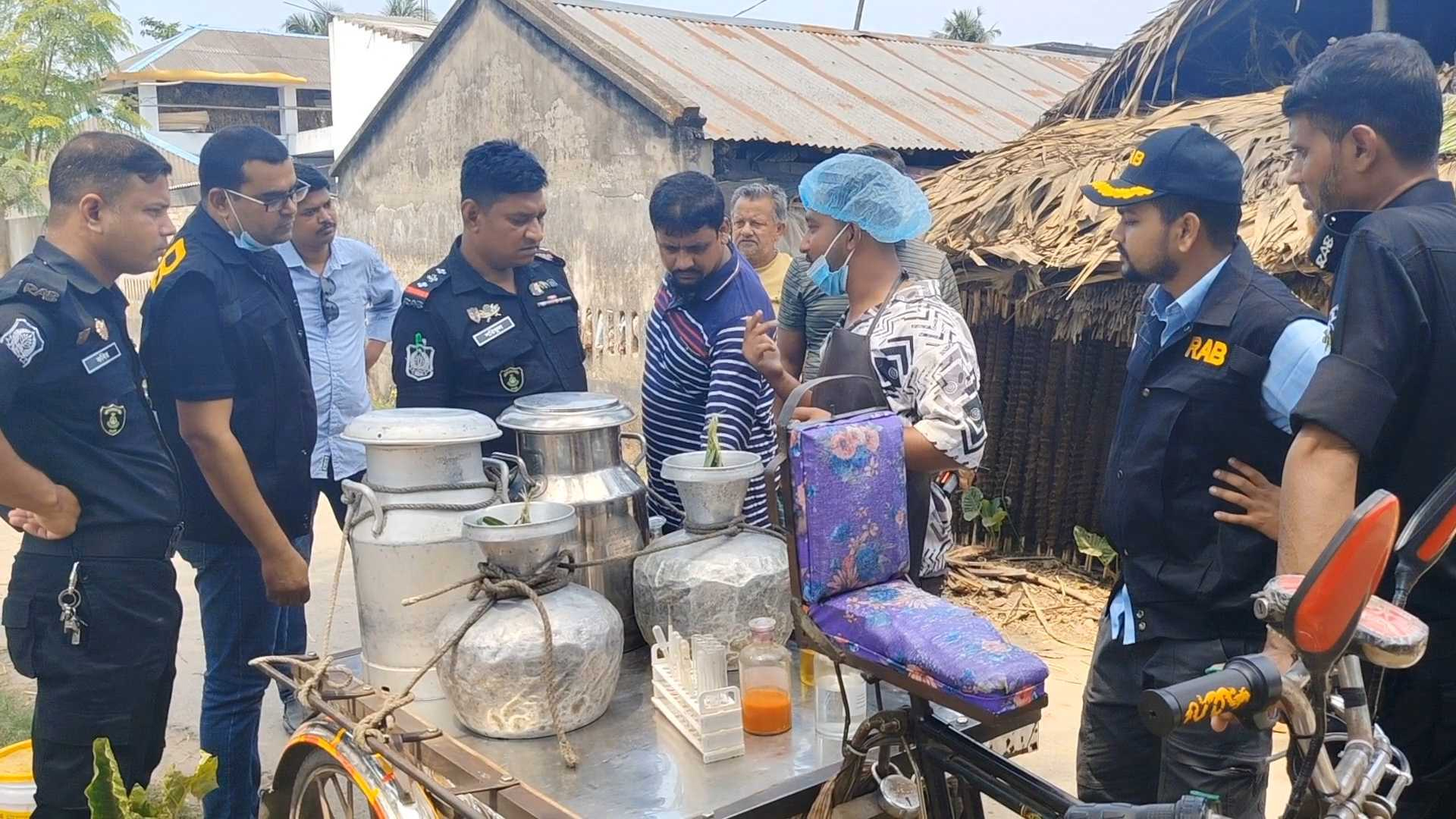 যশোরে ভেজাল দুধ তৈরির দায়ে ২ লাখ টাকা জরিমানা