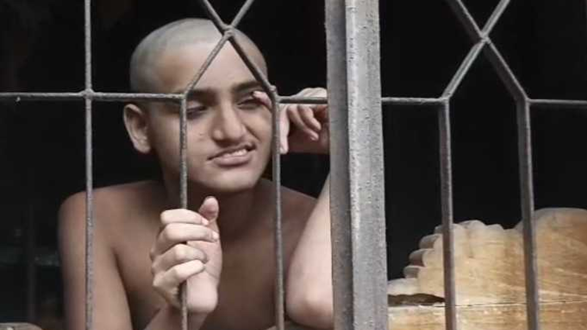 মাকে বের করে দিলেন দাদি, প্রতিবন্ধী ও স্কুলপড়ুয়া শিশুদের এখন কি হবে?