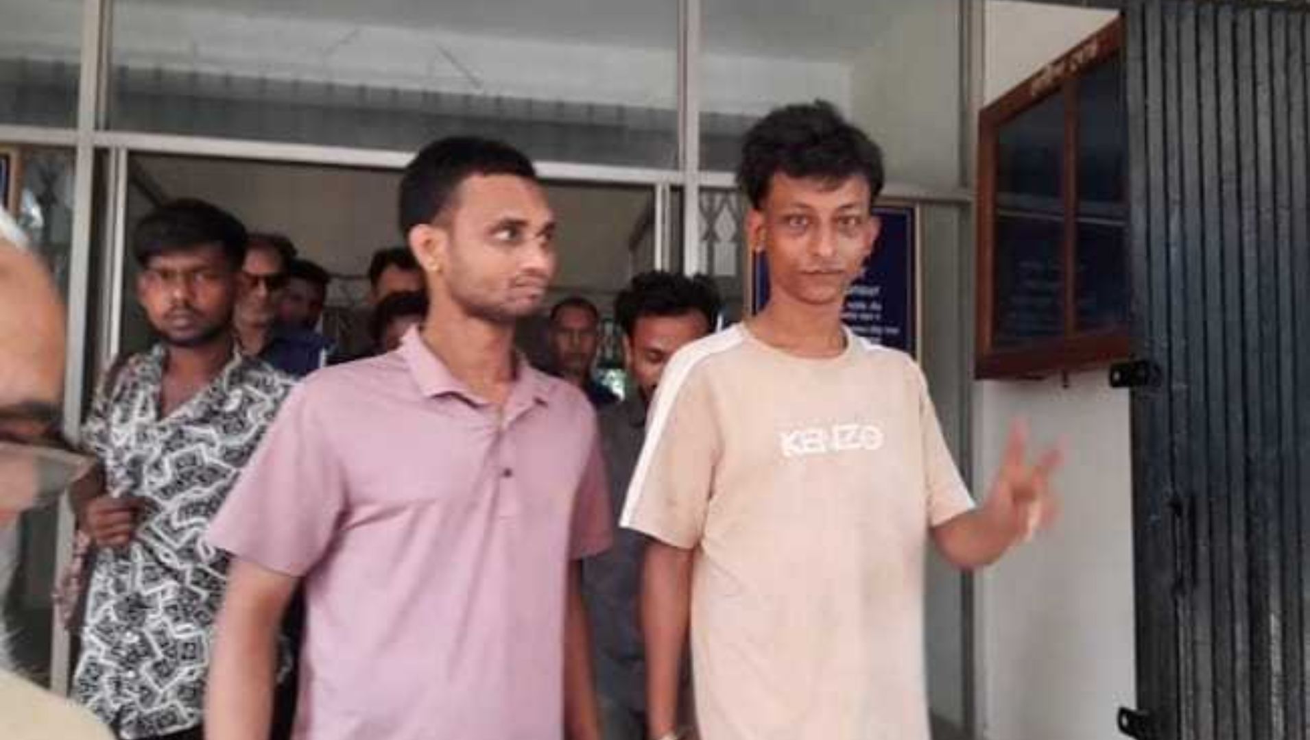 ফরিদপুরে ৫ ছিনতাইকারী গ্রেফতার