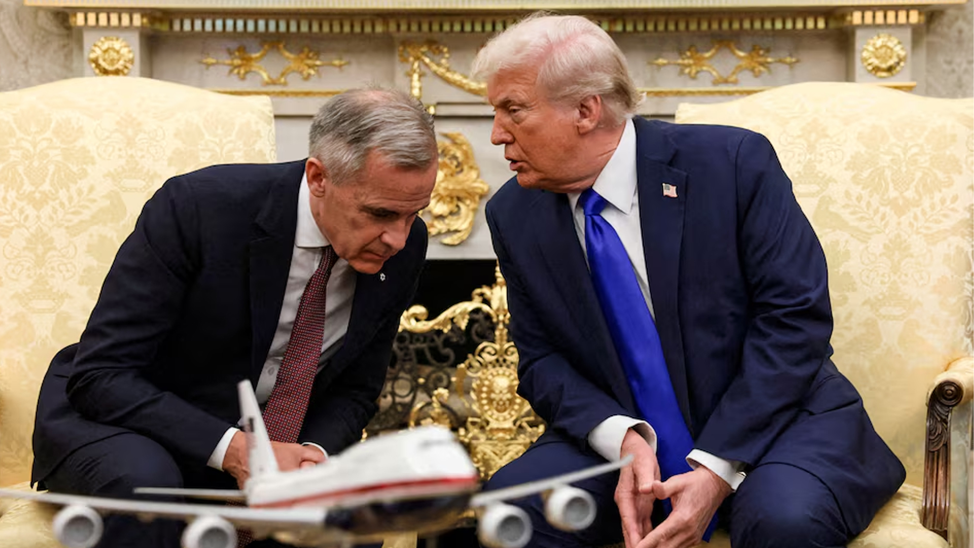 কানাডার ওপর আরও ১০ শতাংশ শুল্ক আরোপ করলেন ট্রাম্প