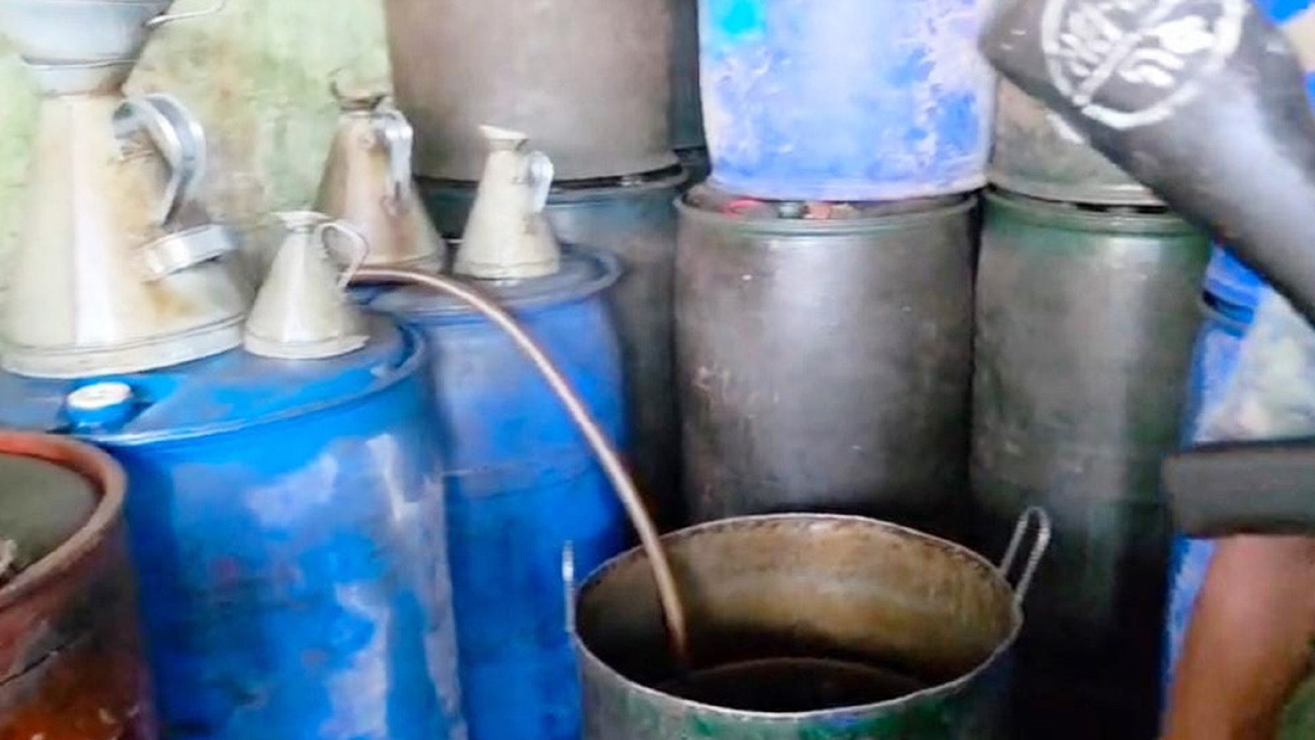 সারা দেশে অভিযানে সাড়ে ৪ লাখ লিটার জ্বালানি তেল উদ্ধার