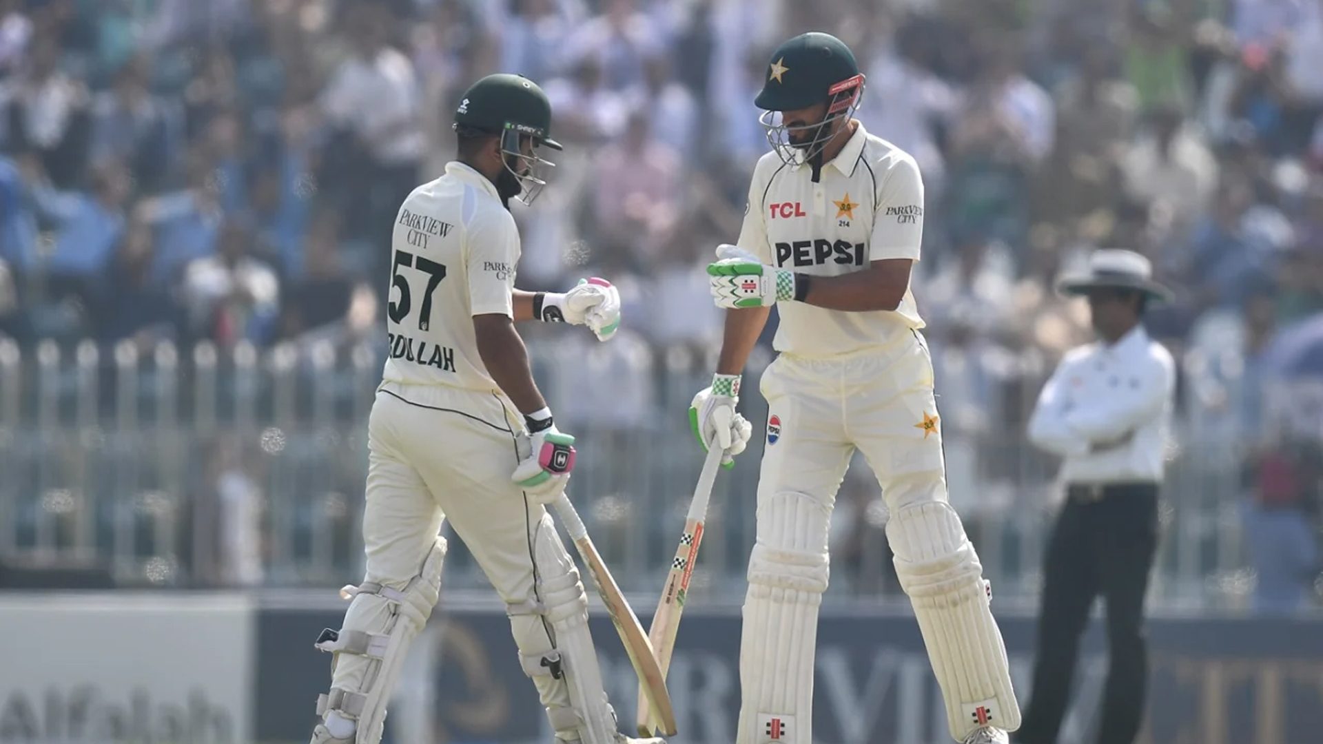 দক্ষিণ আফ্রিকার চার ক্যাচ ছাড়ার দিন ভালো অবস্থায় পাকিস্তান