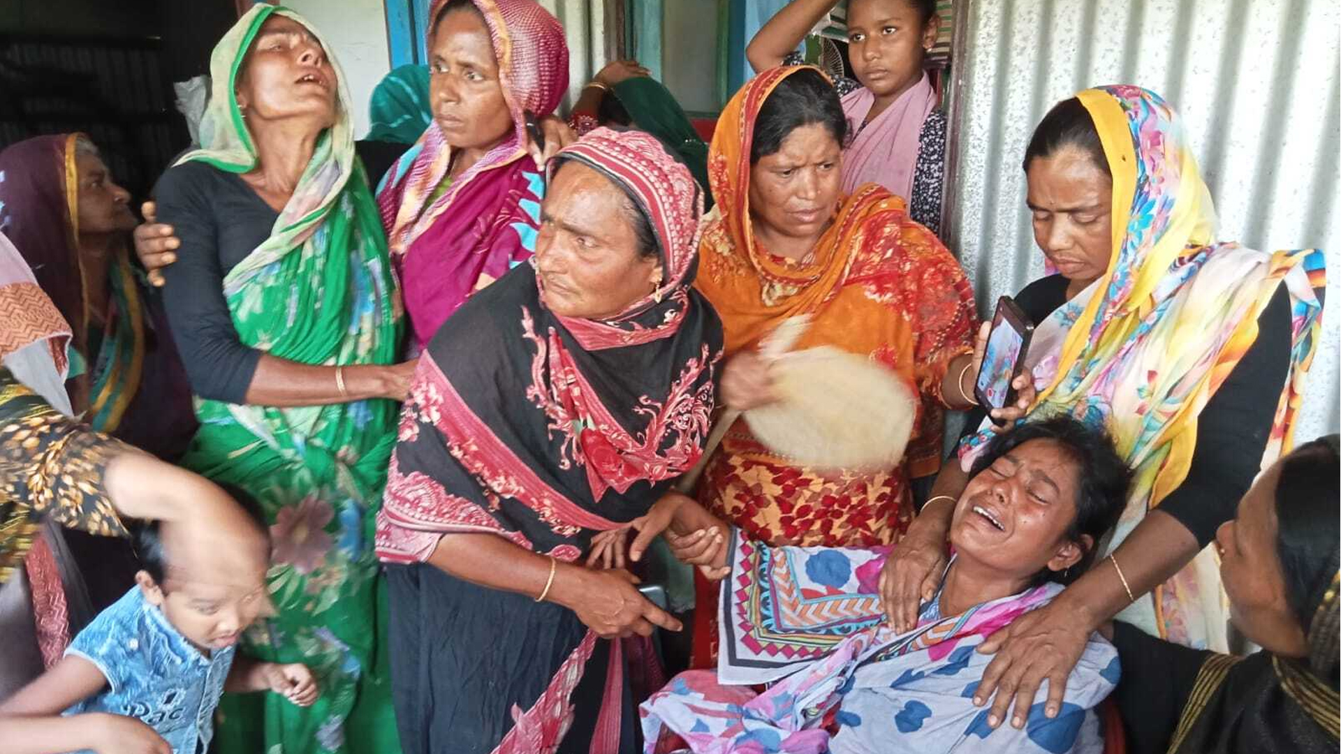 পরিবারের ভাগ্য বদলে কবরবাসী লেবাননে নিহত দিপালী
