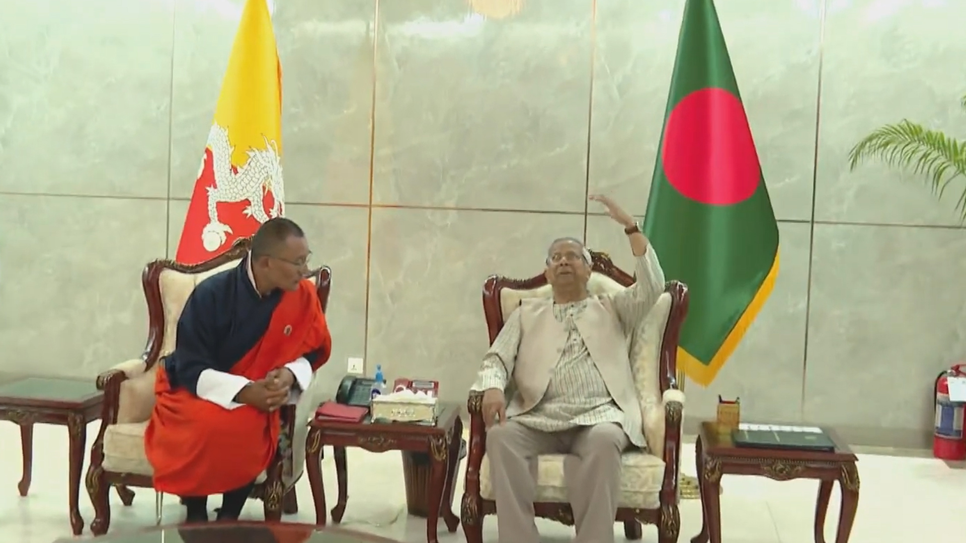 ঢাকায় এসেই ভূমিকম্পে ক্ষয়ক্ষতির খোঁজ নিলেন ভুটানের প্রধানমন্ত্রী