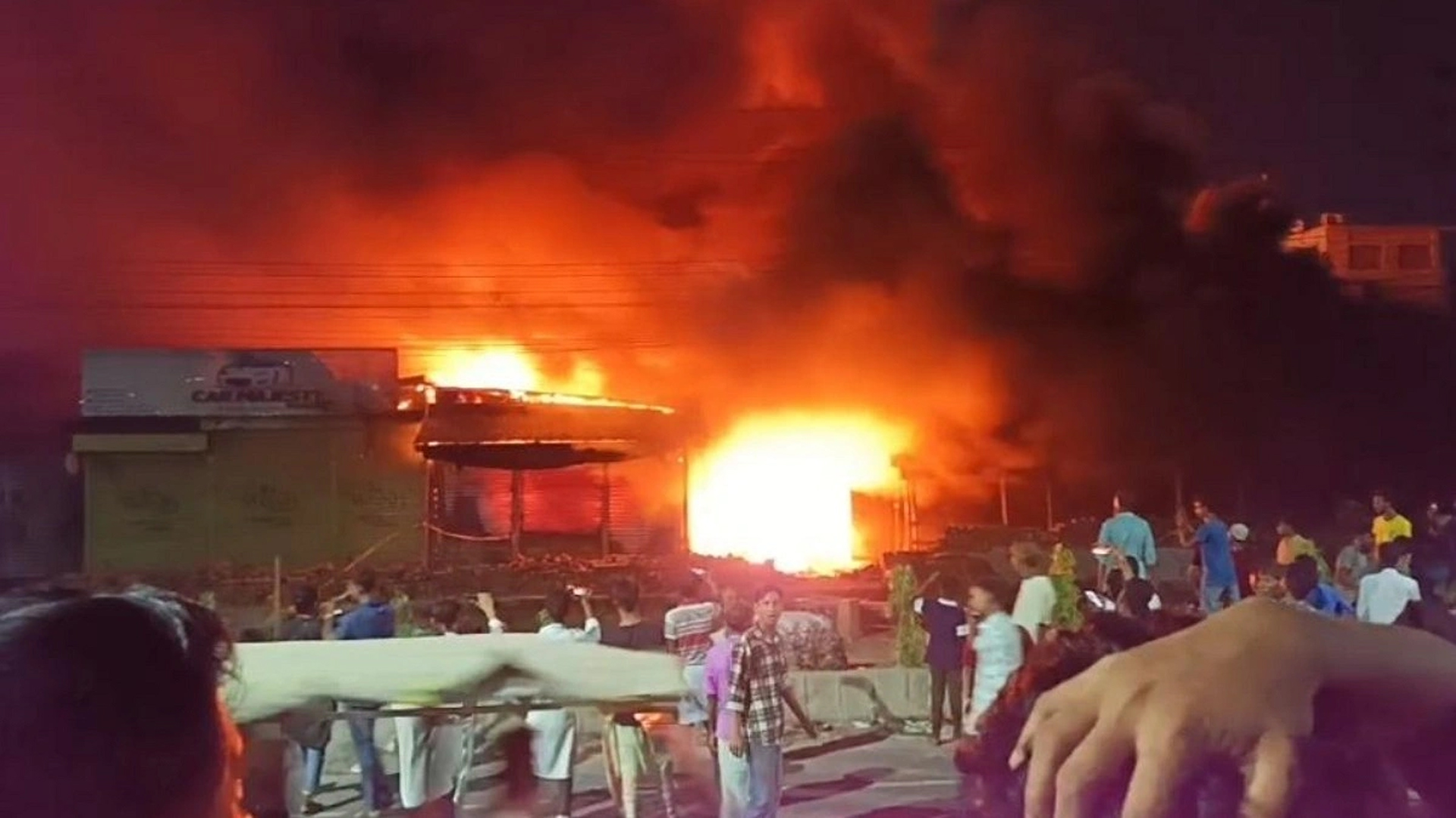 নারায়ণগঞ্জে ঝুটের গুদামে অগ্নিকাণ্ড, নিয়ন্ত্রণে ৪ ইউনিট