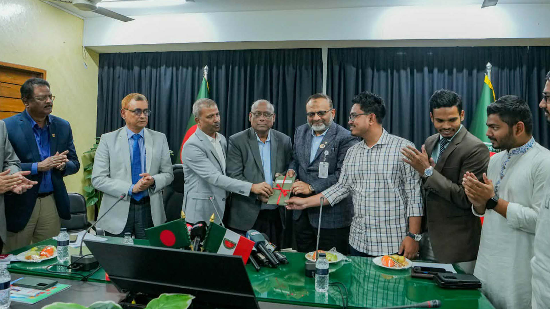 ঢাবির ক্রীড়া উন্নয়নে বিসিবির দুই কোটি টাকার অনুদান