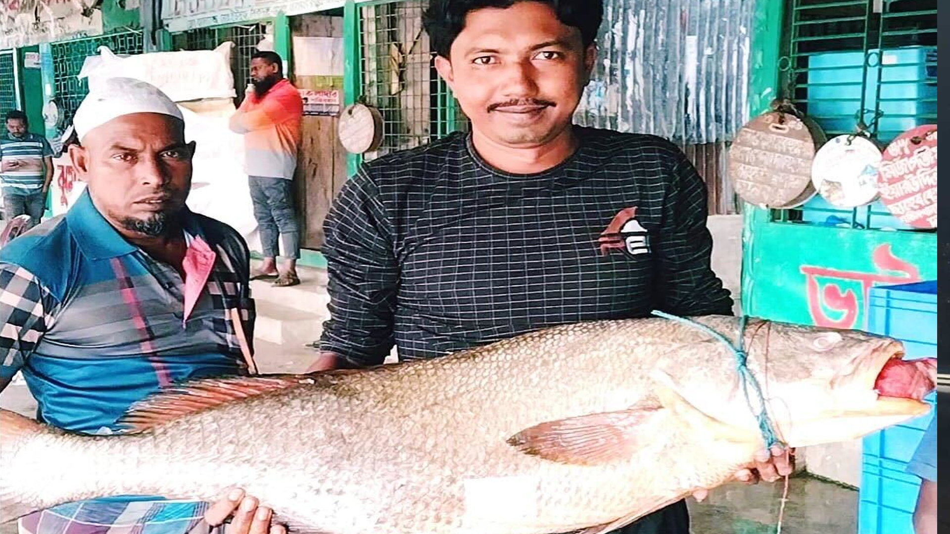 জালে ধরা বিরল প্রজাতির ‘ব্ল্যাক ডায়মন্ড’, বিক্রি হলো লাখ টাকারও বেশি