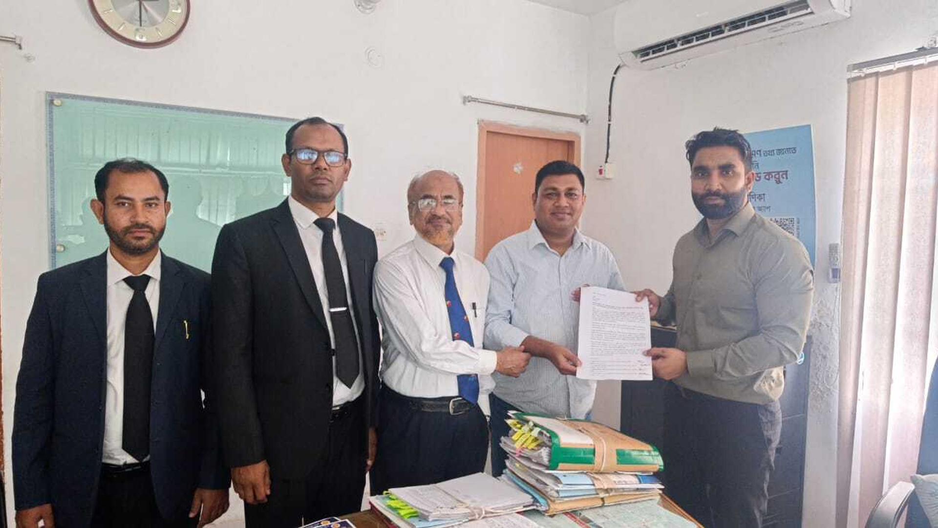 পরিবেশগত প্রভাব মূল্যায়ন ছাড়া বালু উত্তোলনের অনুমতি বাতিলের দাবিতে স্মারকলিপি