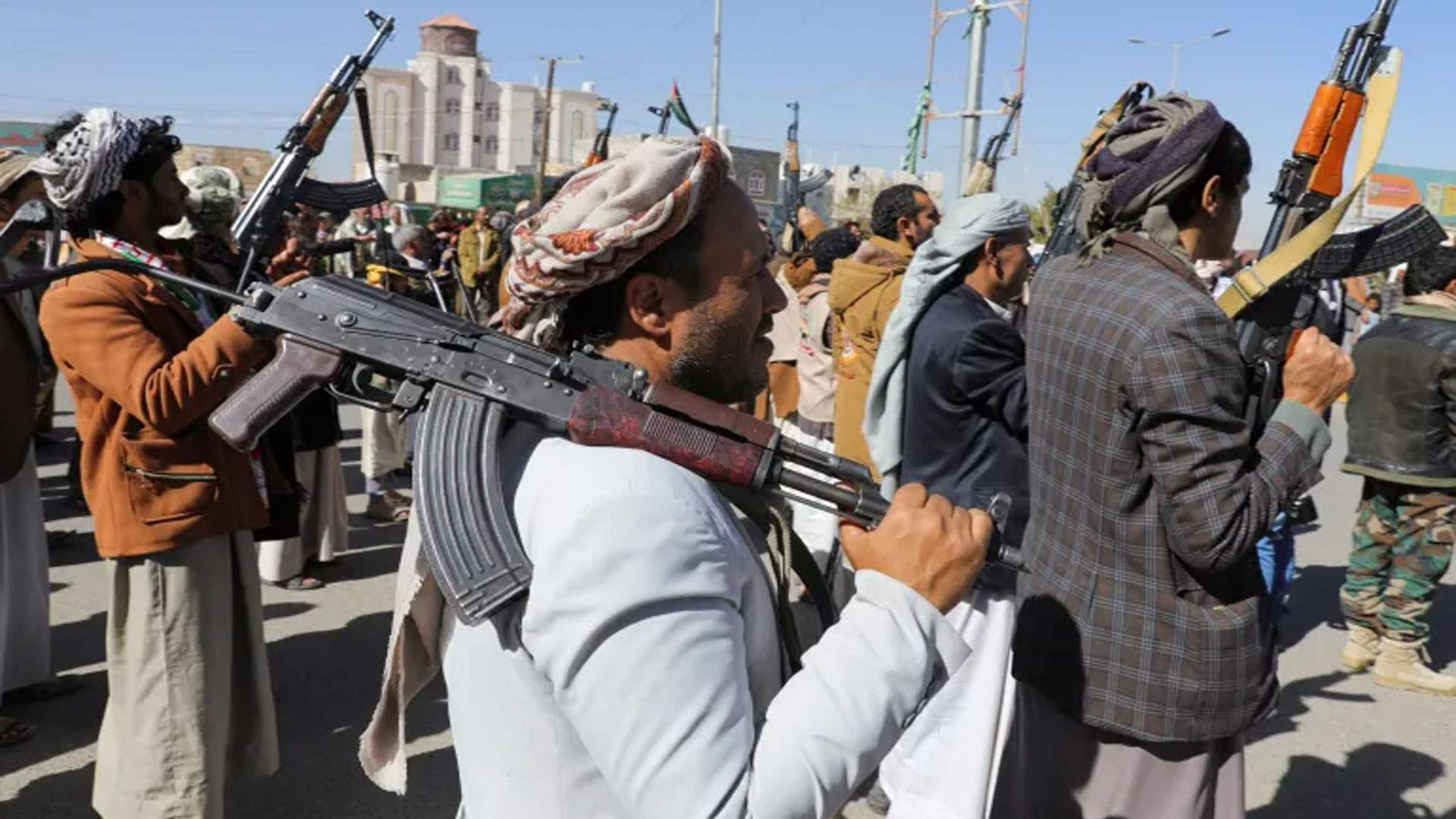 U mikroavtobusda qizlarni jinsiy aloqa qilishga undamoqchi.