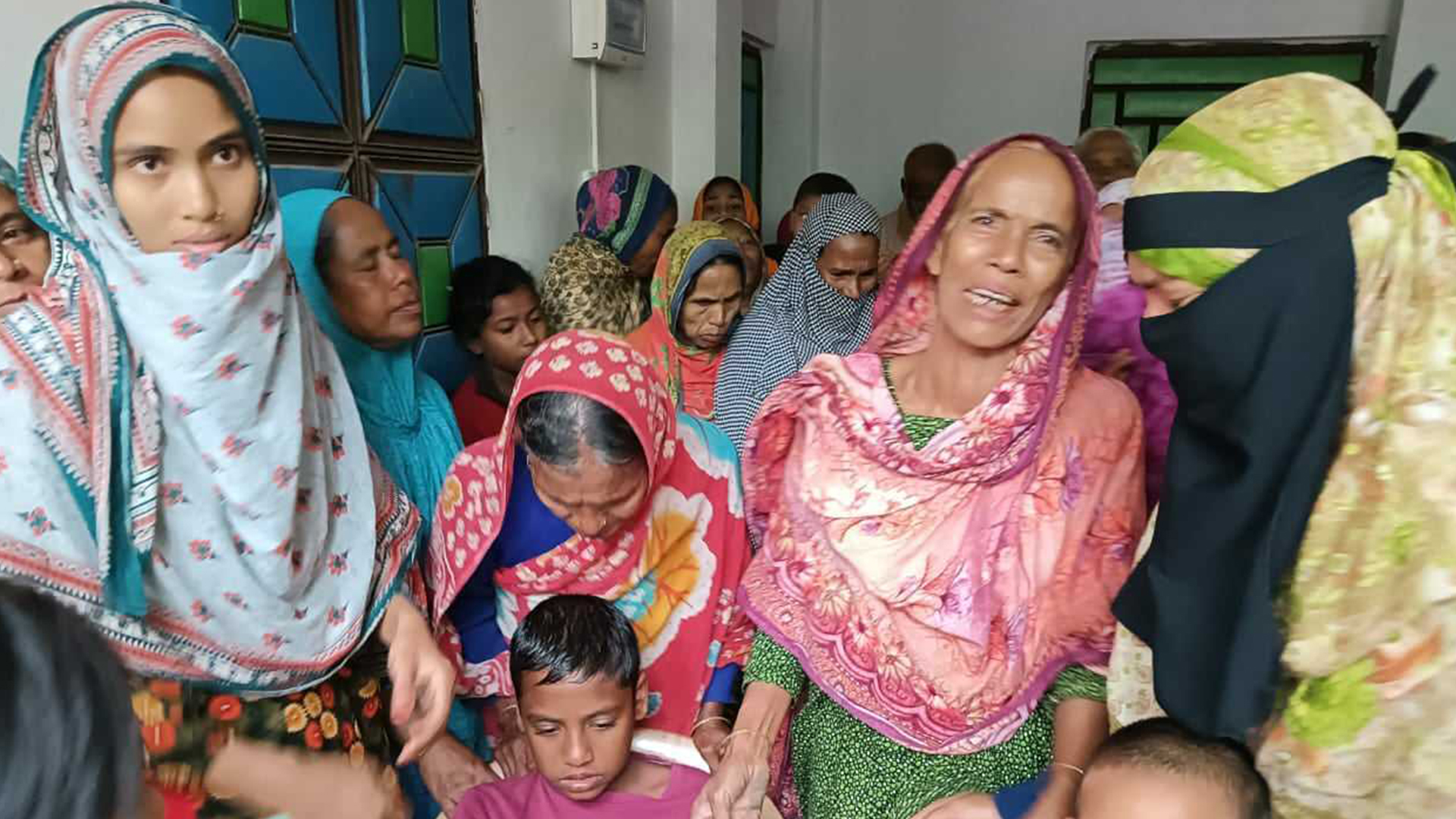 কবরের মাটি তুলে নেয়াকে কেন্দ্র করে মারামারি, নিহত ১