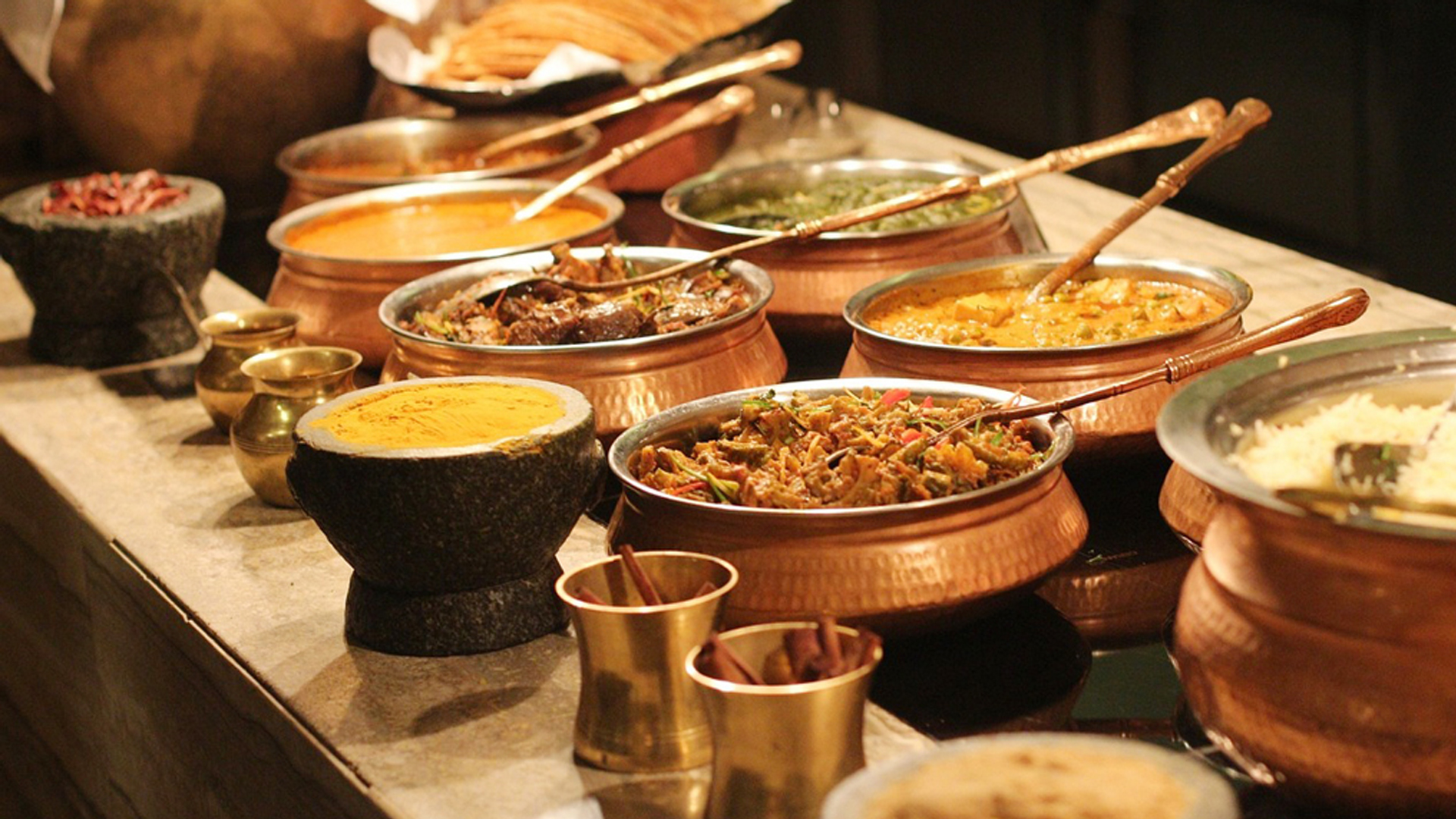 গরমে তেল-চর্বিযুক্ত খাবার খাওয়ার পর কী করবেন?