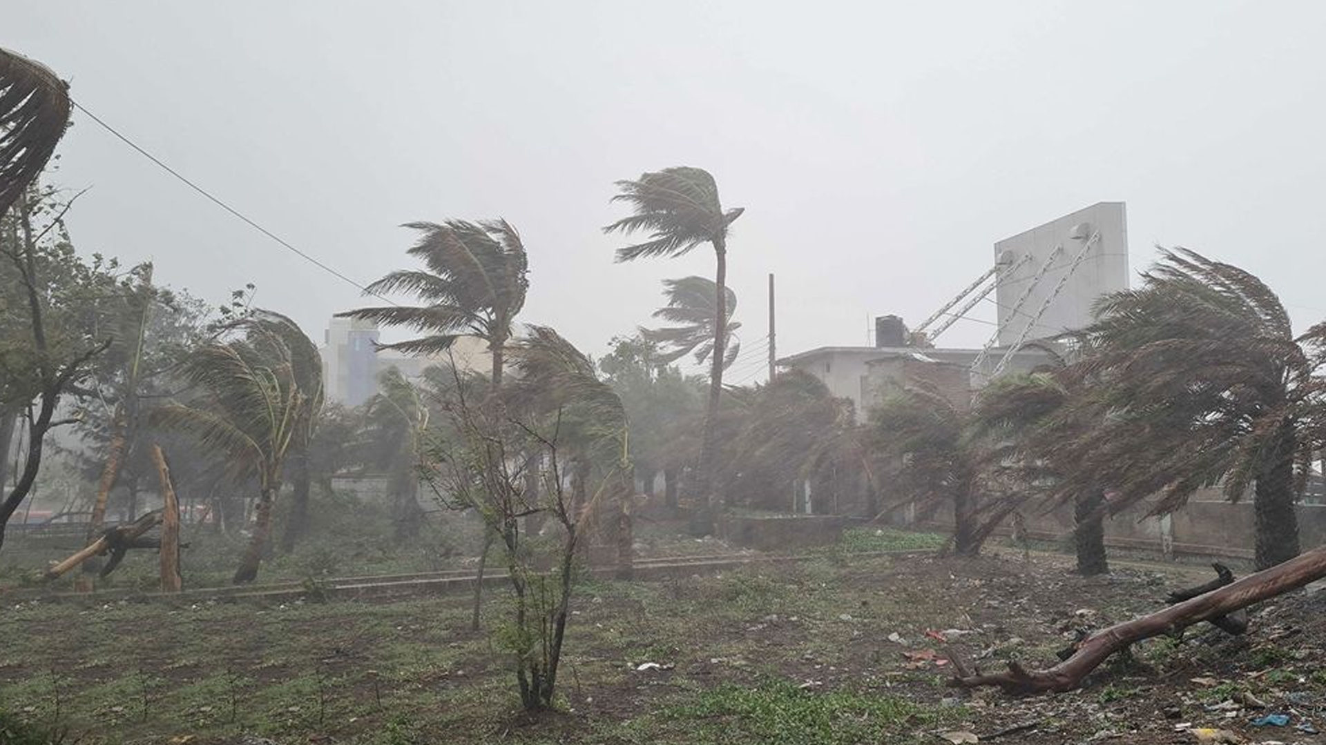 রাতে রাজধানীতে ঝড়ো হাওয়ার সঙ্গে বজ্রবৃষ্টির শঙ্কা