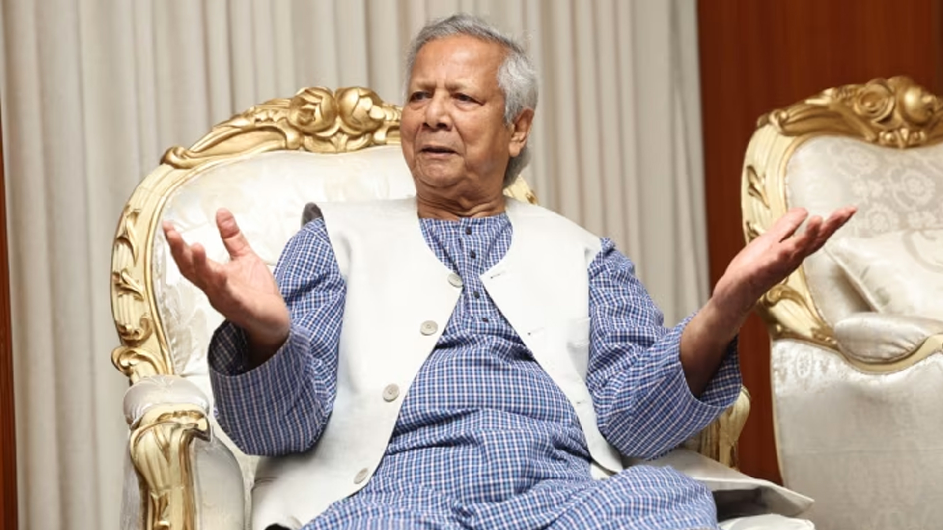 Yalangoch tekis yigitlarning havaskor videosi