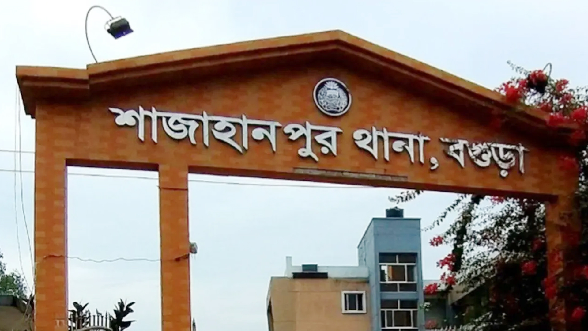 বিছানায় ২ সন্তানের গলাকাটা মরদেহ, পাশেই রশিতে ঝুলছিল মা