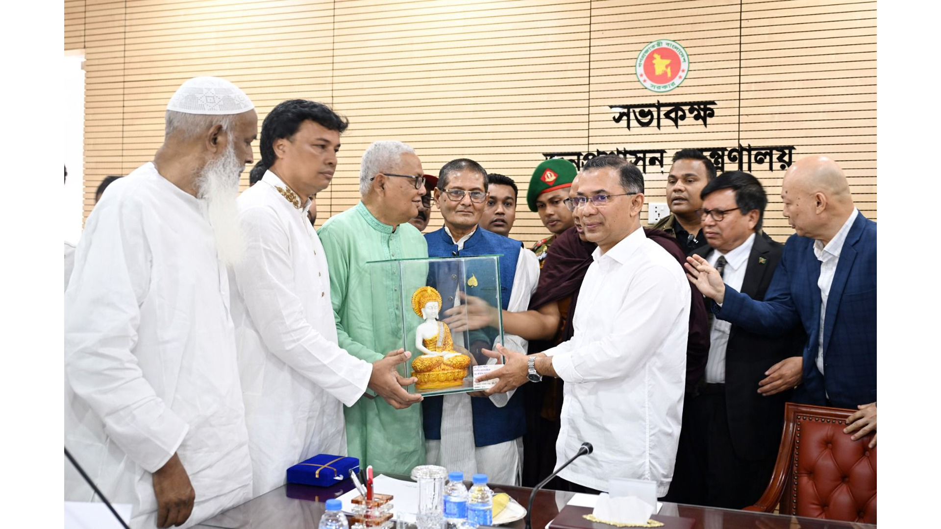 প্রধানমন্ত্রীর সঙ্গে বৌদ্ধ সম্প্রদায় নেতাদের শুভেচ্ছা বিনিময়