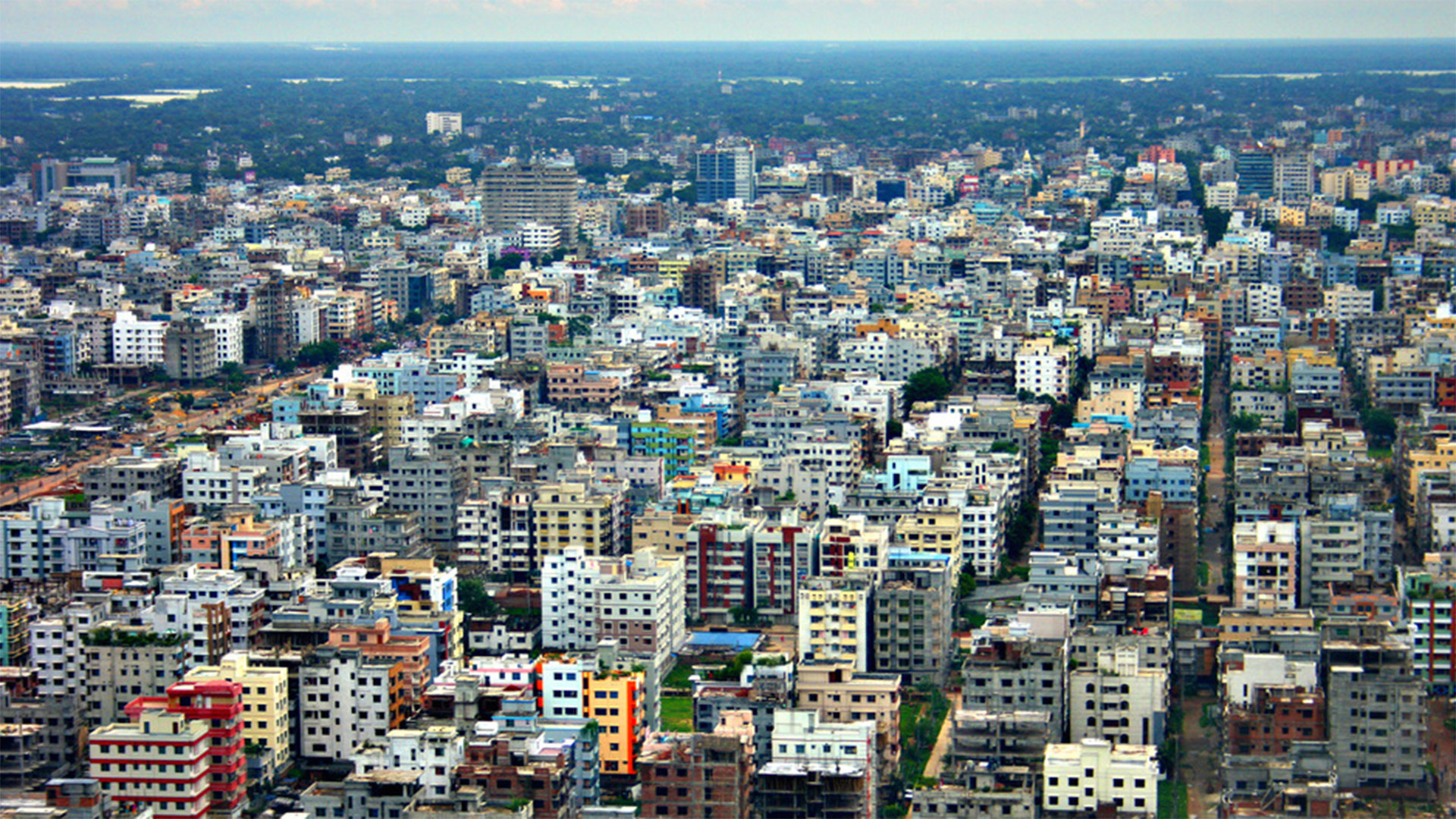 বিশ্বের দূষিত শহরের তালিকায় শীর্ষে ঢাকা