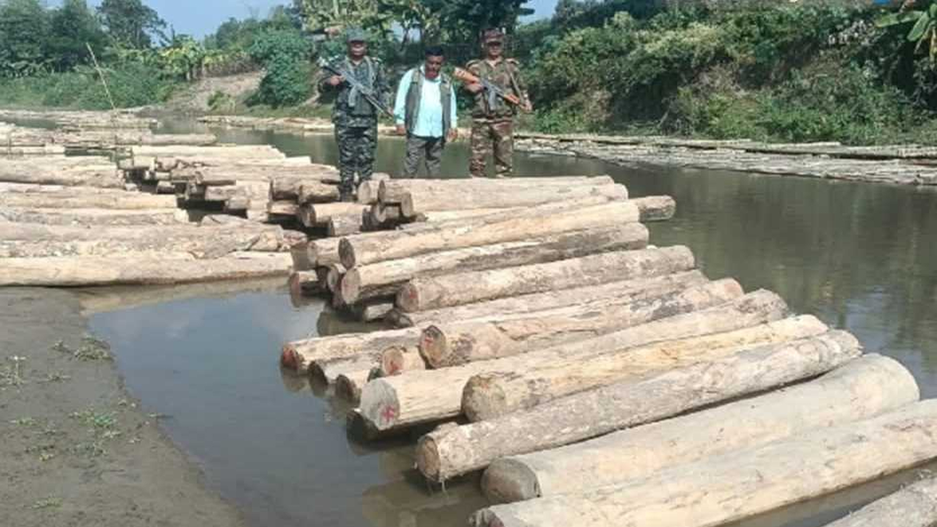খাগড়াছড়ির লক্ষীছড়িতে অবৈধভাবে পাচারকালে কাঠ জব্দ - Bangla24.Top