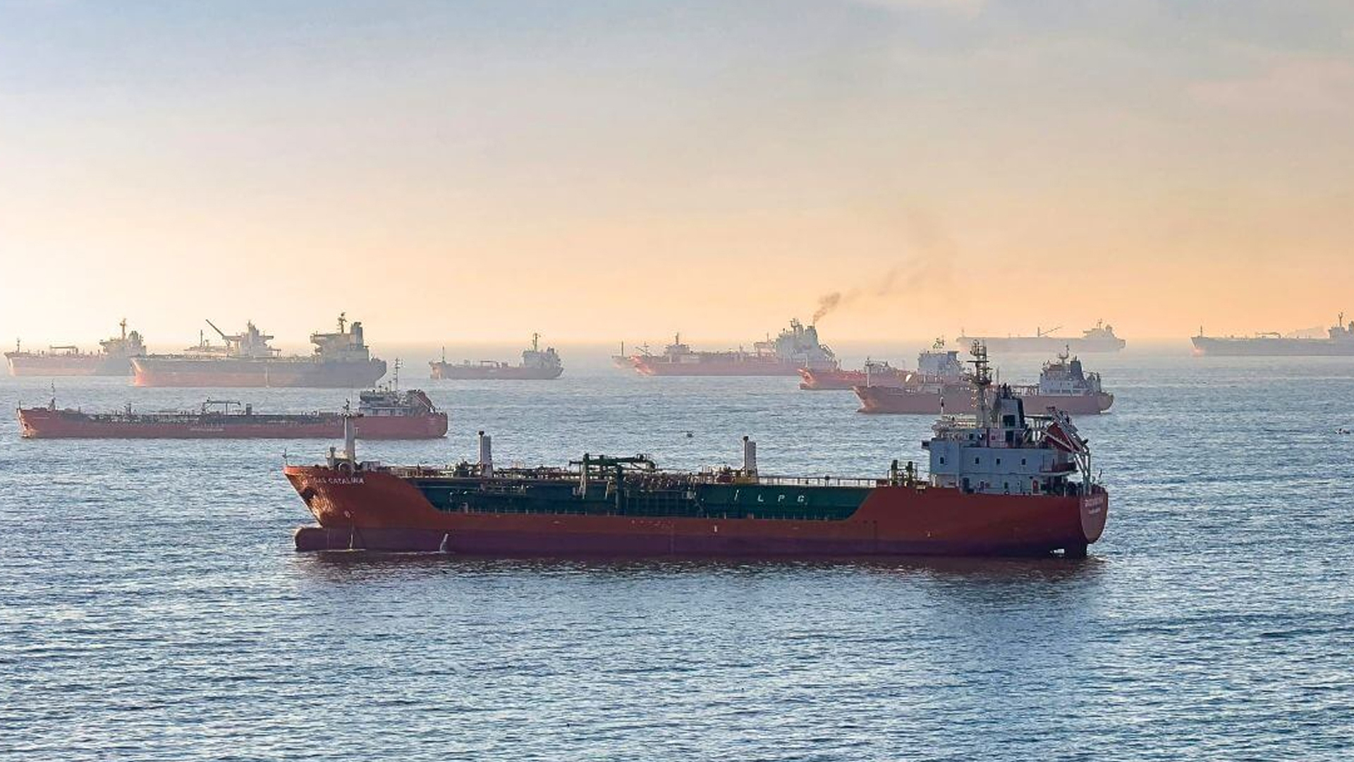 যান্ত্রিক ত্রুটিতে হরমুজে আটকা মালয়েশিয়ার তেলবাহী জাহাজ, ফেরা অনিশ্চিত