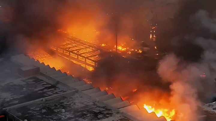 কার্গো সেকশনে এখনও দাউ দাউ করে জ্বলছে আগুন