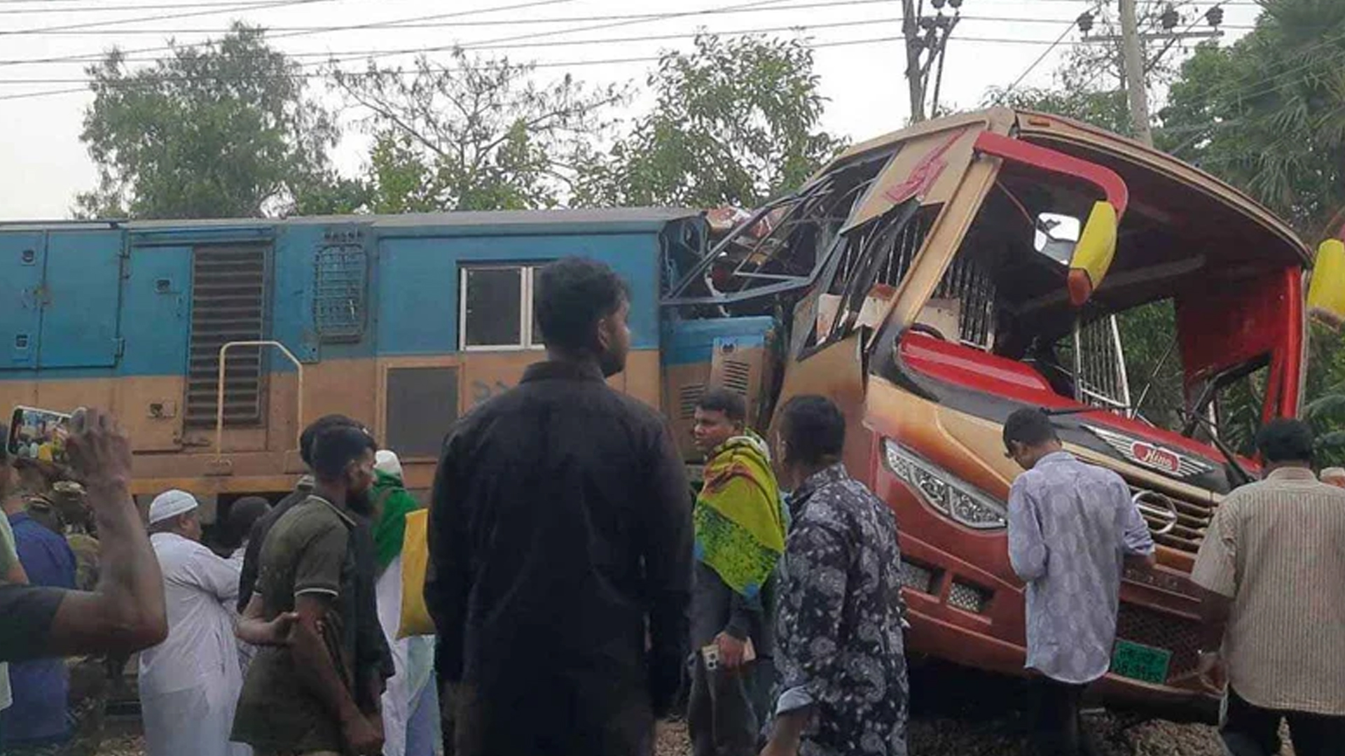 ঈদযাত্রায় ৩৭৭ দুর্ঘটনা, প্রাণহানি ৩৯৪