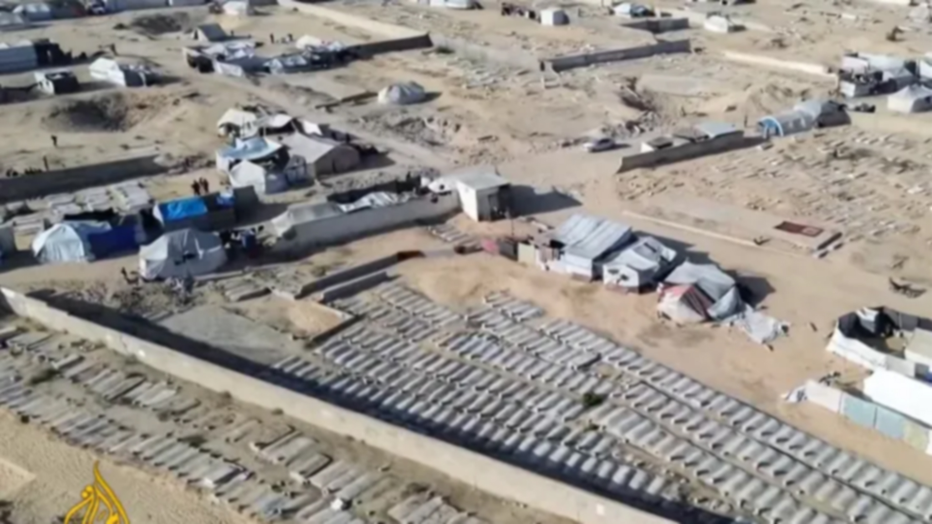 গাজায় কবরস্থানই এখন হাজারো জীবিত ফিলিস্তিনির শেষ আশ্রয়স্থল