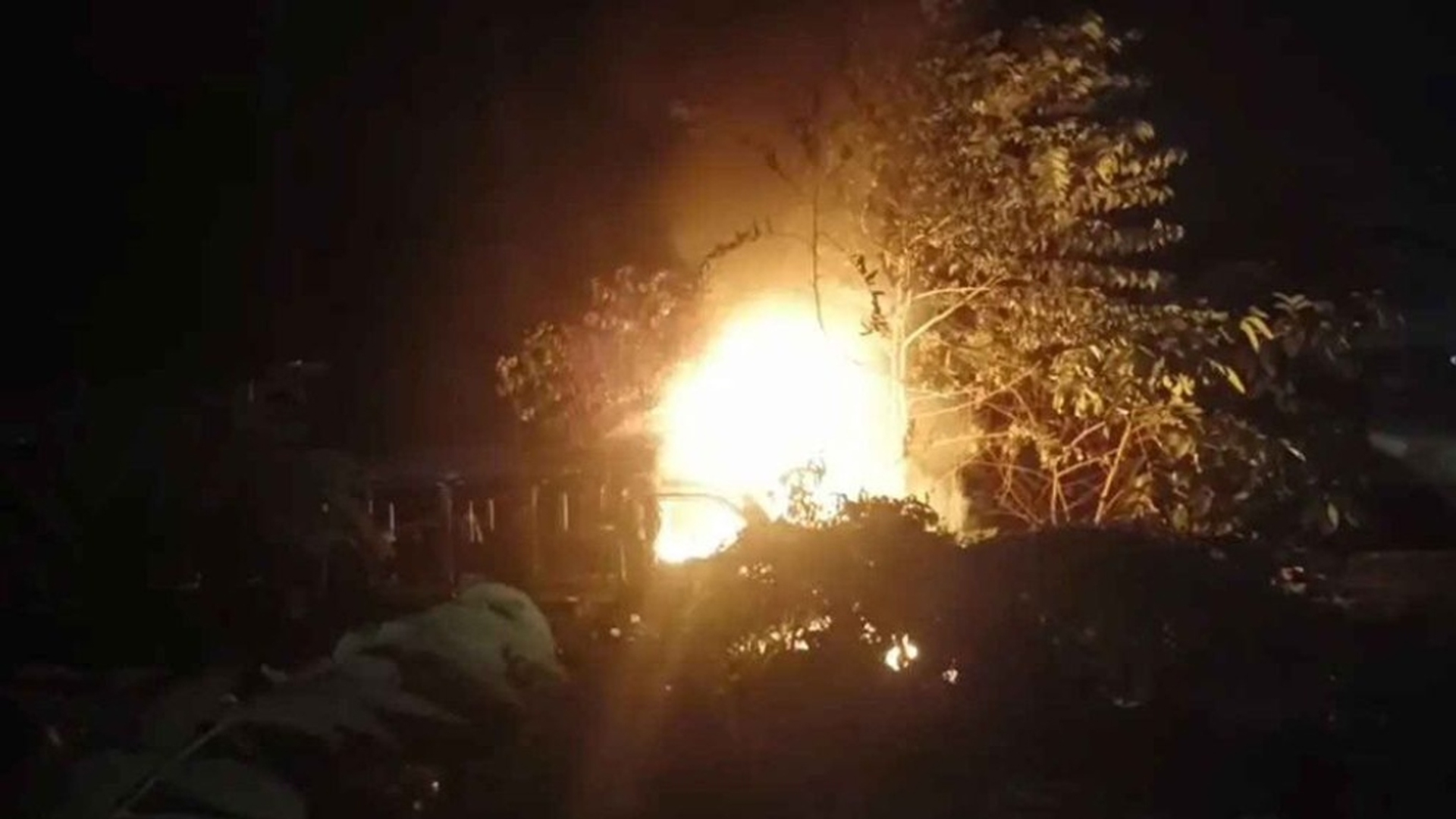 দক্ষিণ কেরানীগঞ্জ থানার ডাম্পিংয়ে লেগুনায় আগুন