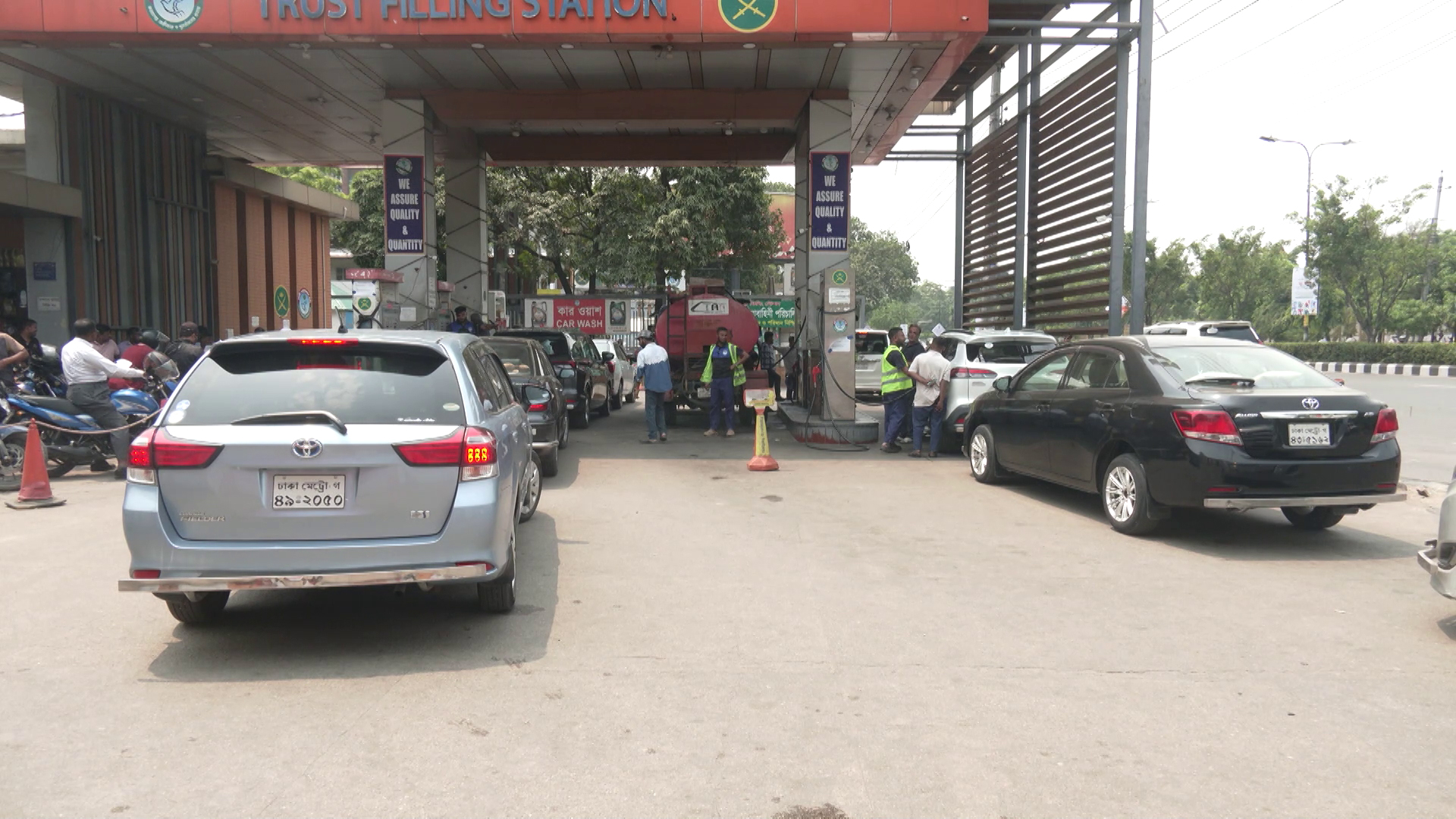 স্বস্তি ফিরতে শুরু করেছে ফিলিং স্টেশনগুলোতে