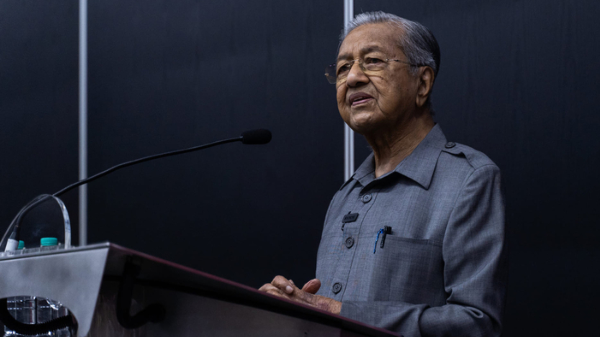 মধ্যপ্রাচ্যে যুদ্ধ: শান্তিপূর্ণ সমাধানের আহ্বান মালয়েশিয়ার সাবেক প্রধানমন্ত্রী ড. মাহাথিরের